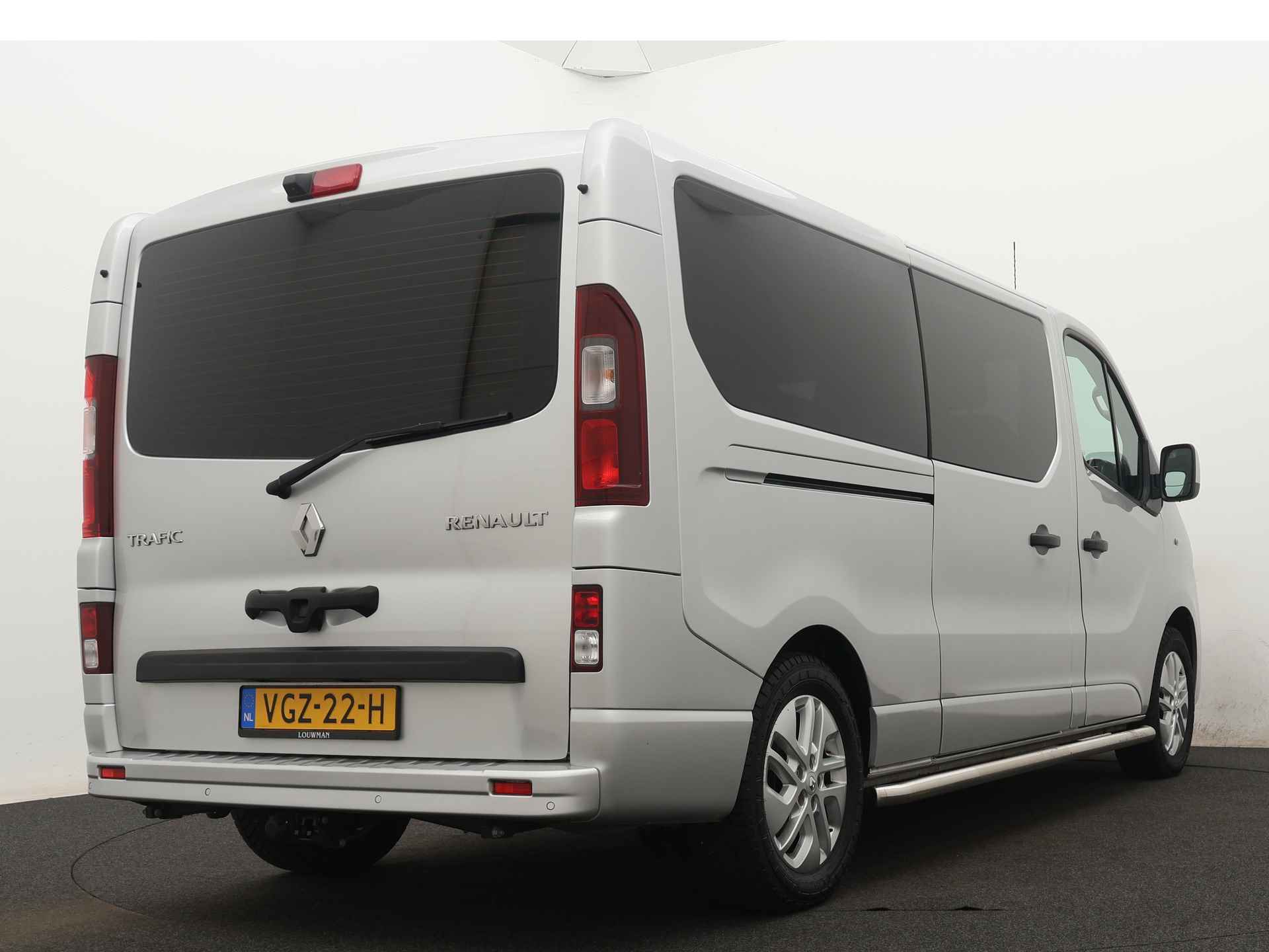 Renault Trafic 2.0 dCi 145 T29 L2H1 Luxe Direct leverbaar! Rolstoelbus met 2 extra zitplaatsen, elektro hydraulische lift en klepopener - 3/38