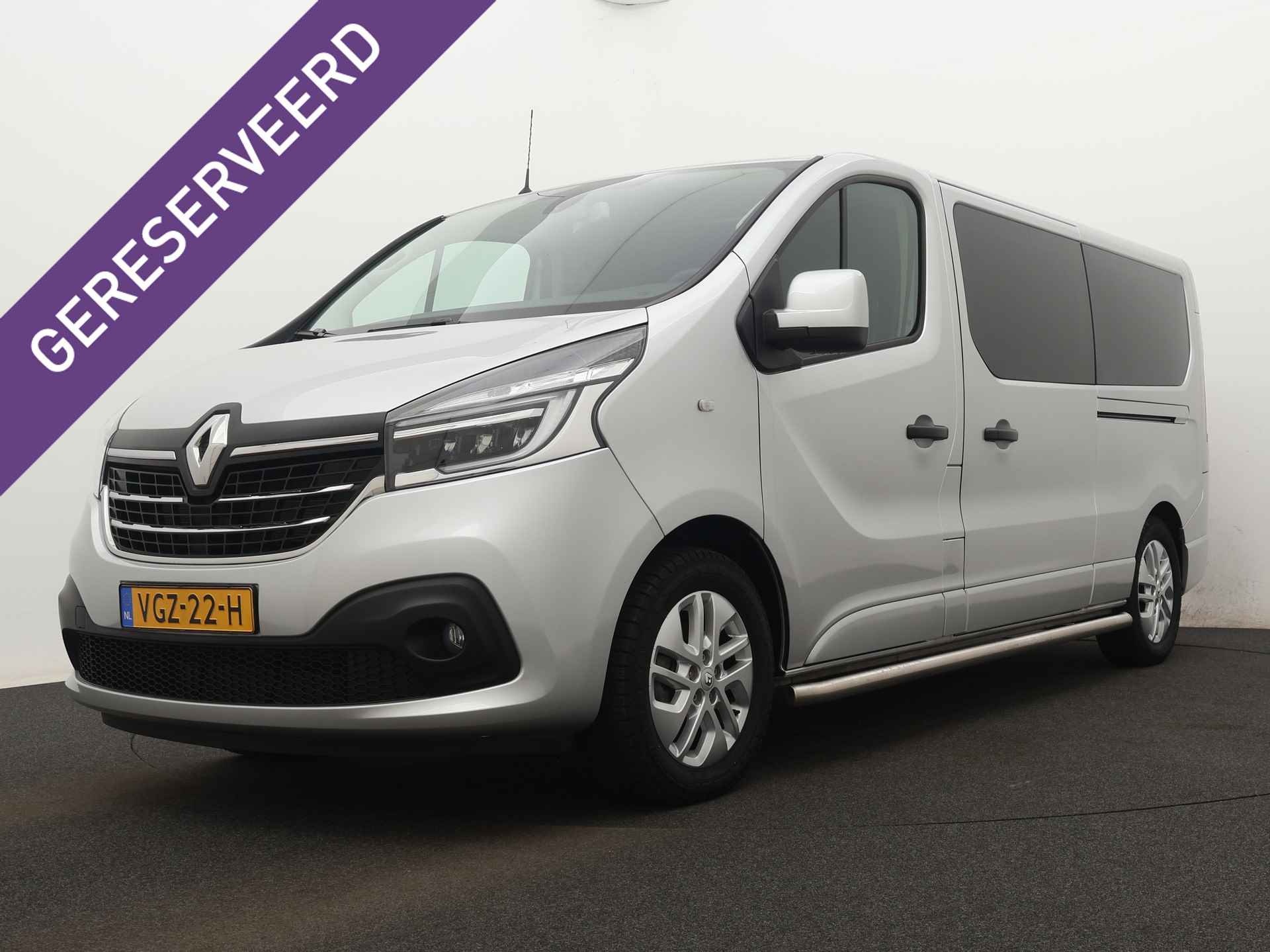 Renault Trafic 2.0 dCi 145 T29 L2H1 Luxe Direct leverbaar! Rolstoelbus met 2 extra zitplaatsen, elektro hydraulische lift en klepopener - 1/38