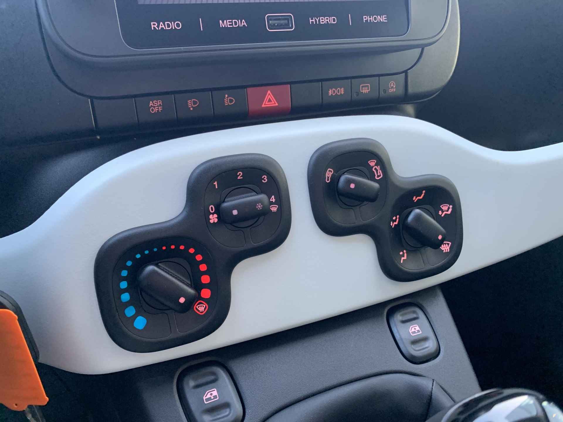 Fiat Panda 1.0 Hybrid Pandina | APPLE CARPLAY/ANDROID AUTO | PARKEERSENSOREN | CRUISE CONTROL | AIRCO - 8/18