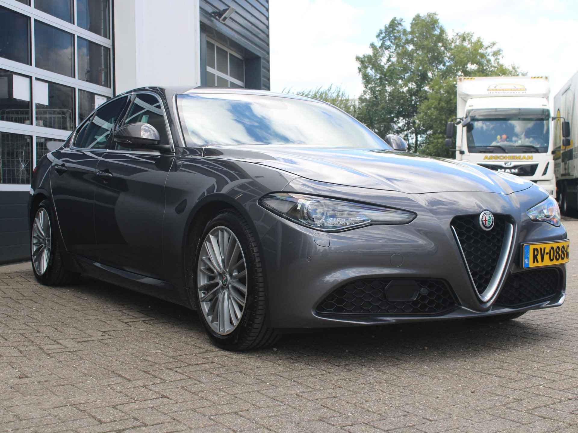 Alfa Romeo Giulia 2.0T Super | Xenon | PDC | Navi | Cruise | Pack Veloce Interieur | Stoel -/ Stuurverwarming | Trekhaak - 3/29