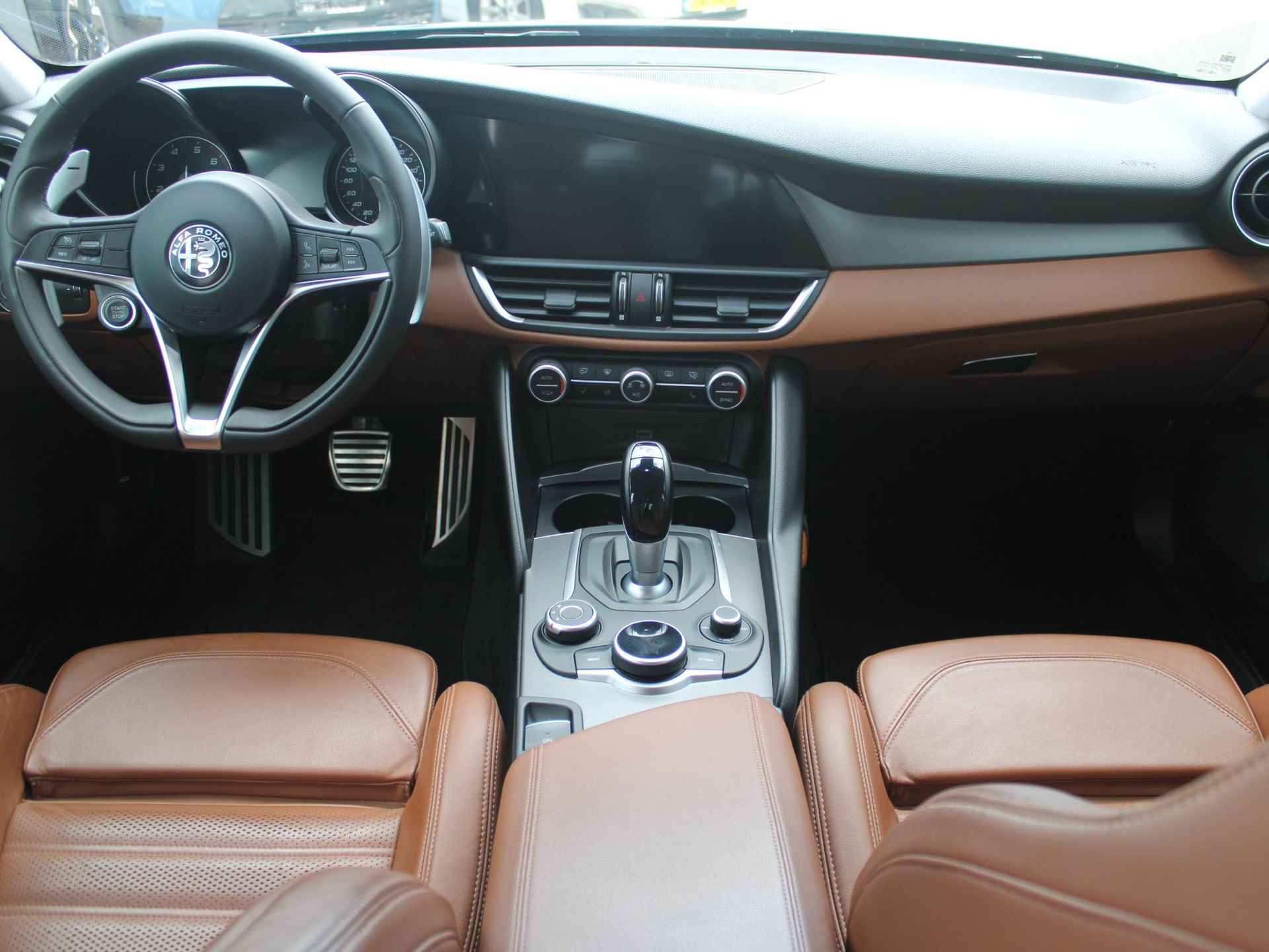 Alfa Romeo Giulia 2.0T Super | Xenon | PDC | Navi | Cruise | Pack Veloce Interieur | Stoel -/ Stuurverwarming | Trekhaak - 13/29