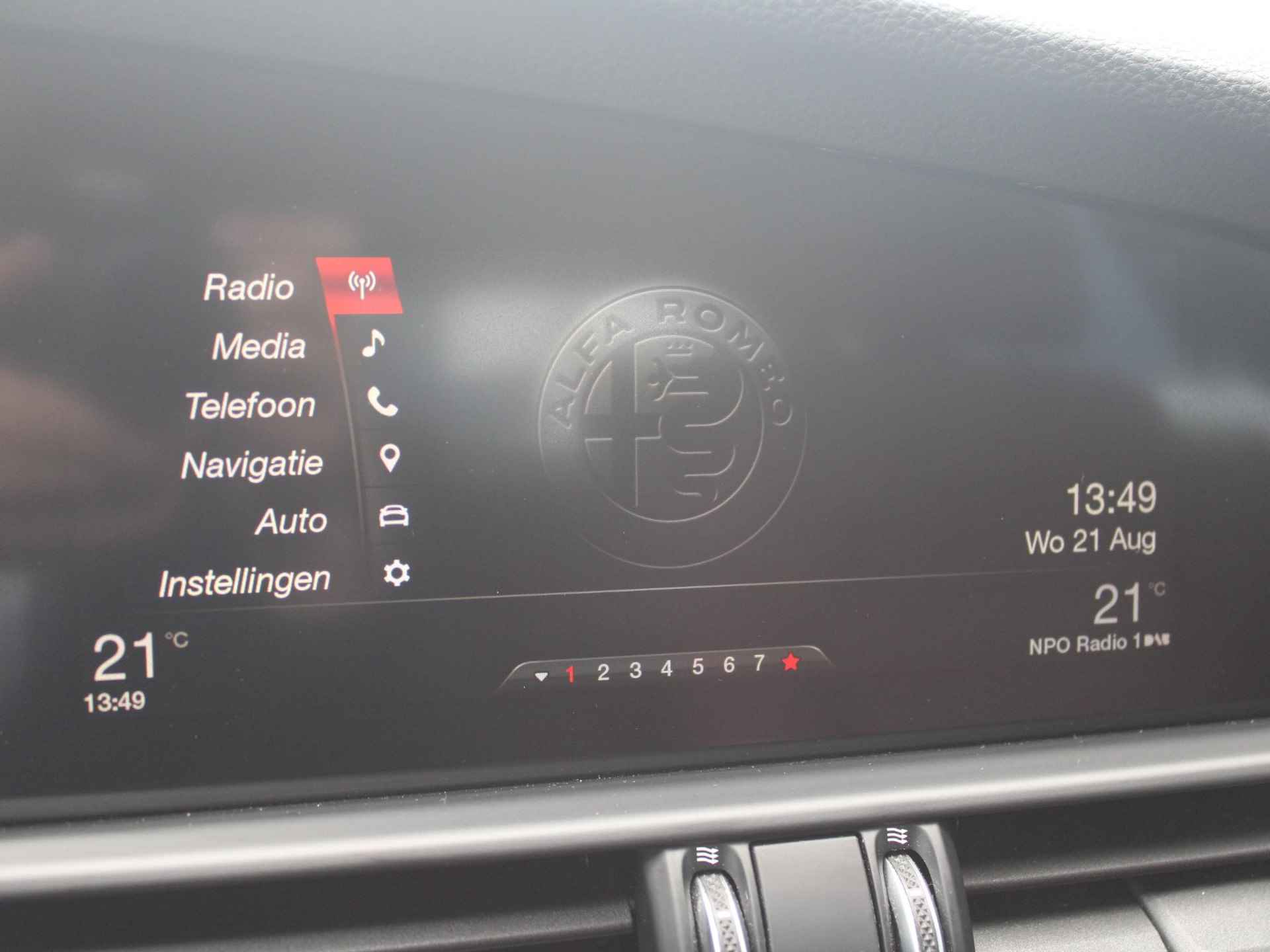 Alfa Romeo Giulia 2.0T Super | Xenon | PDC | Navi | Cruise | Pack Veloce Interieur | Stoel -/ Stuurverwarming | Trekhaak - 18/29