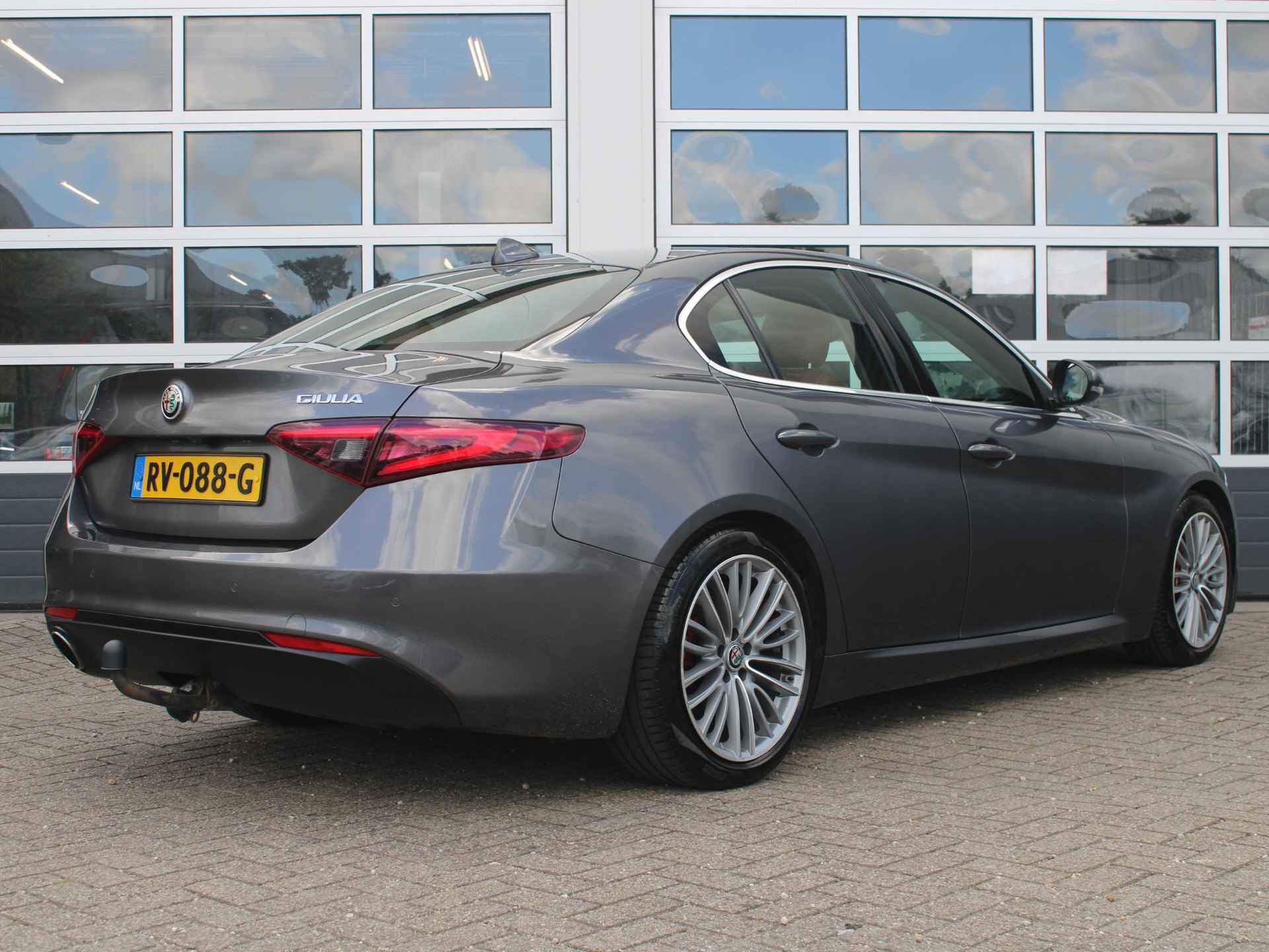 Alfa Romeo Giulia 2.0T Super | Xenon | PDC | Navi | Cruise | Pack Veloce Interieur | Stoel -/ Stuurverwarming | Trekhaak - 23/29