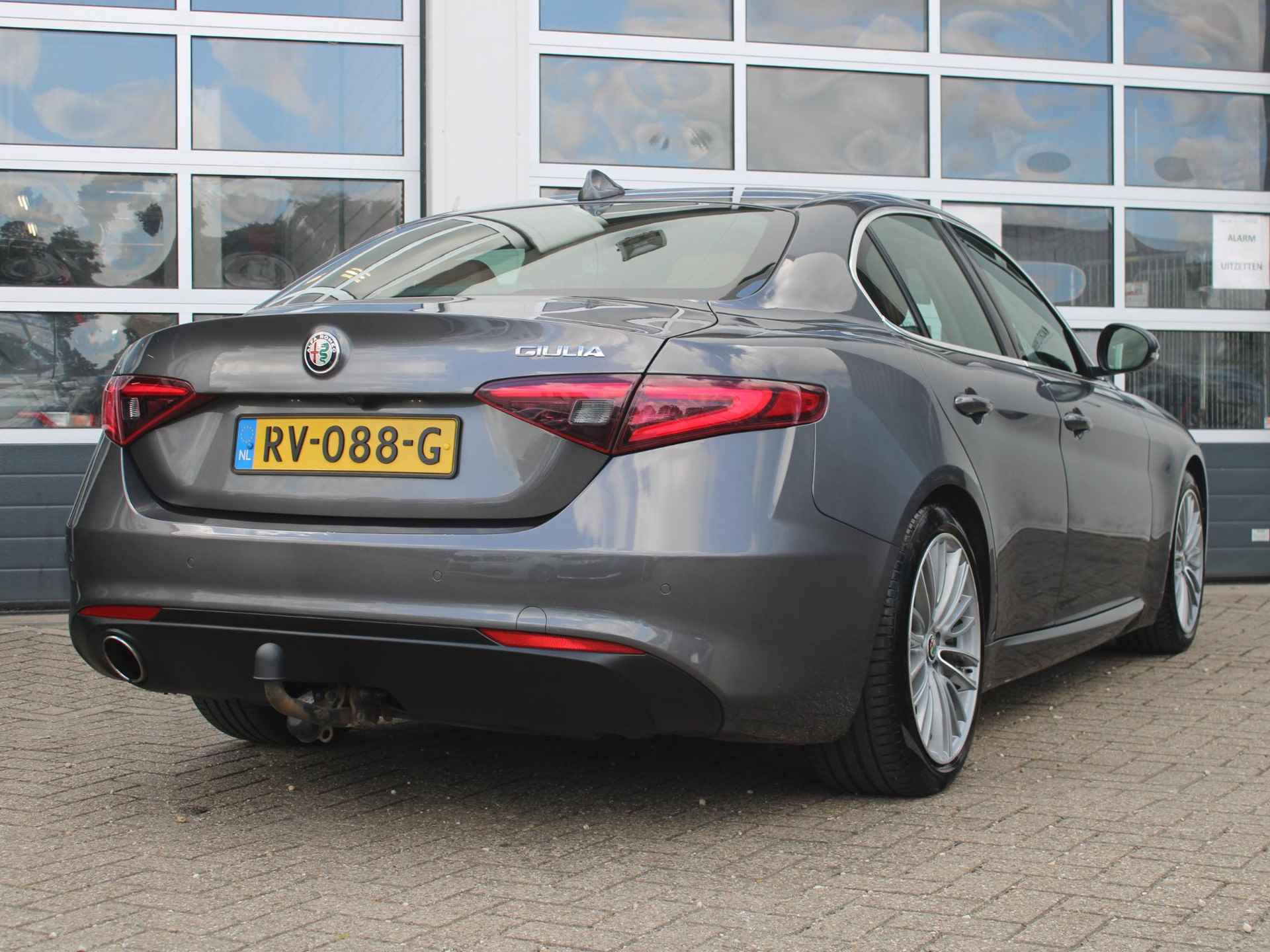 Alfa Romeo Giulia 2.0T Super | Xenon | PDC | Navi | Cruise | Pack Veloce Interieur | Stoel -/ Stuurverwarming | Trekhaak - 24/29