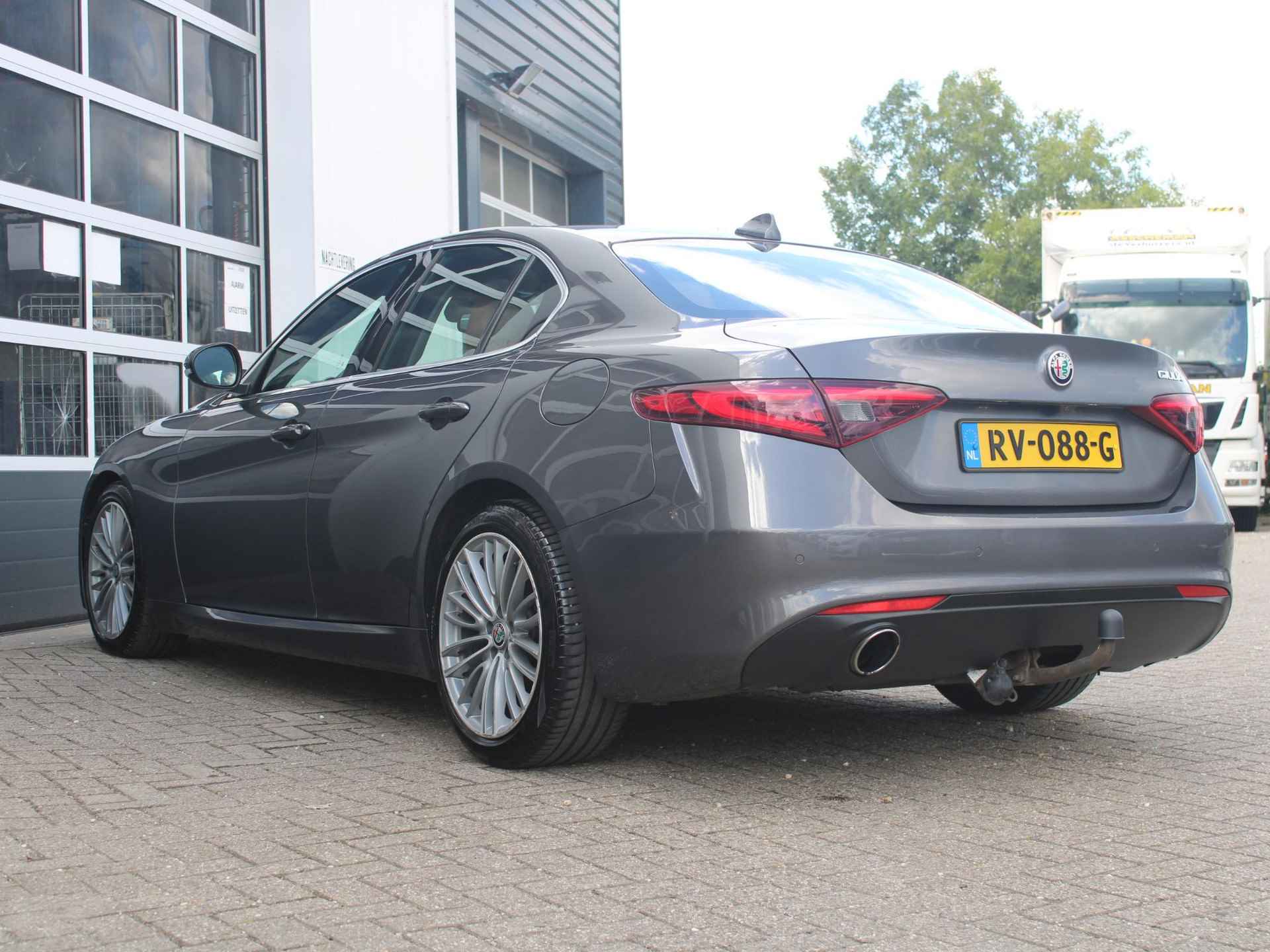 Alfa Romeo Giulia 2.0T Super | Xenon | PDC | Navi | Cruise | Pack Veloce Interieur | Stoel -/ Stuurverwarming | Trekhaak - 25/29