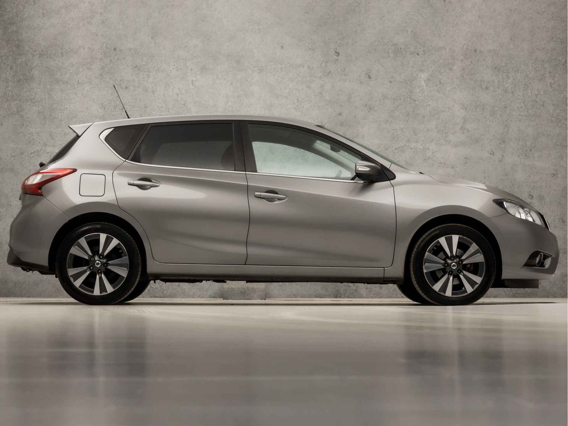 Nissan Pulsar 1.2 DIG-T Tekna Luxury (NAVIGATIE, NAP, CLIMATE, 360 CAMERA, GETINT GLAS, SPORTSTOELEN, KEYLESS, CRUISE, PARKEERSENSOREN, NIEUWE APK, NIEUWSTAAT) - 4/33