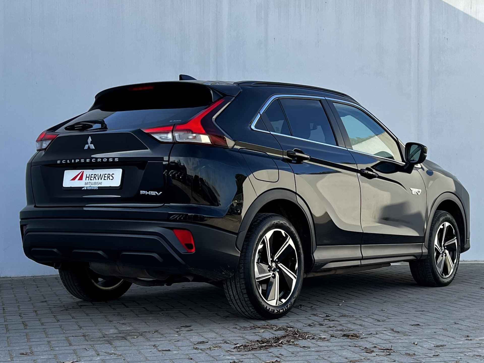 Mitsubishi Eclipse Cross 2.4 PHEV Intens S-AWC 4WD Automaat / EAER bereik 45 km / EAER bereik stad 55 km / 1.500 kg Trekgewicht / Navigatie via Apple Carplay of Android Auto / Achteruitrijcamera / - 3/48