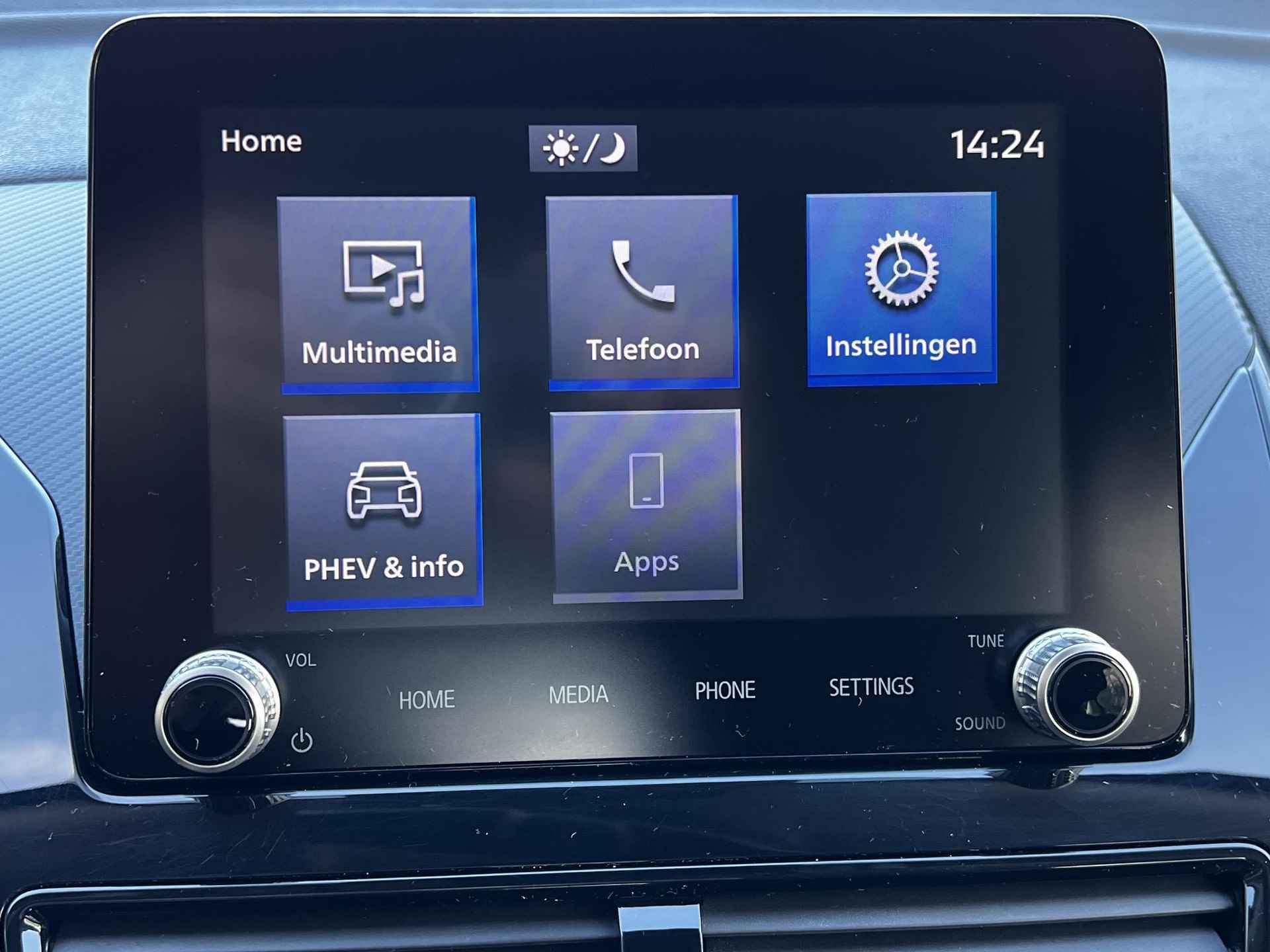 Mitsubishi Eclipse Cross 2.4 PHEV Intens S-AWC 4WD Automaat / EAER bereik 45 km / EAER bereik stad 55 km / 1.500 kg Trekgewicht / Navigatie via Apple Carplay of Android Auto / Achteruitrijcamera / - 15/48