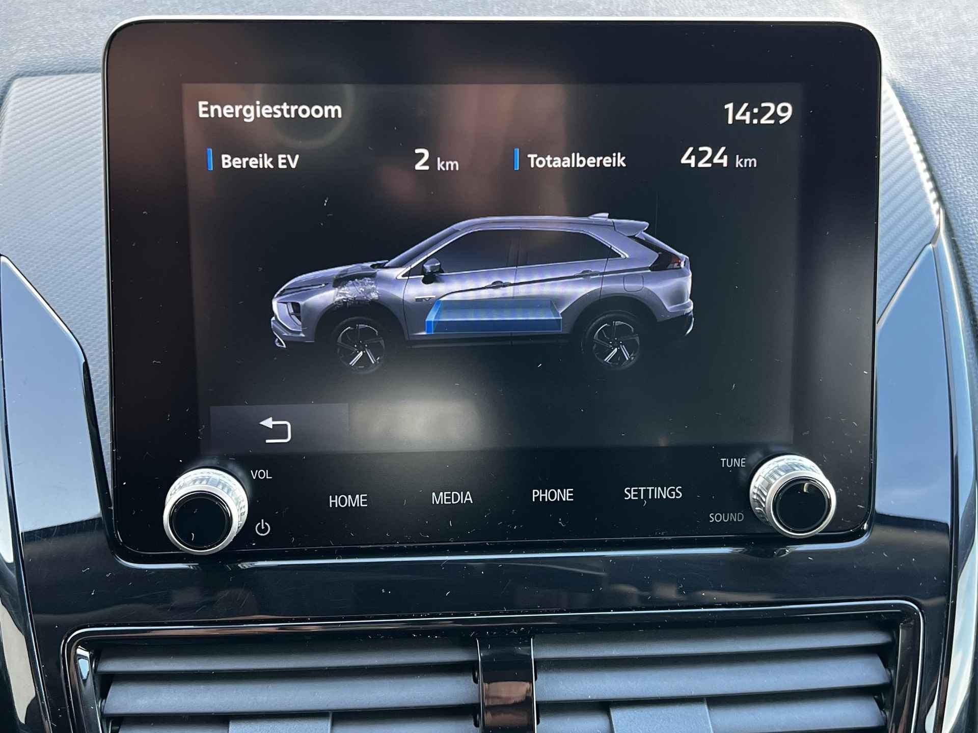 Mitsubishi Eclipse Cross 2.4 PHEV Intens S-AWC 4WD Automaat / EAER bereik 45 km / EAER bereik stad 55 km / 1.500 kg Trekgewicht / Navigatie via Apple Carplay of Android Auto / Achteruitrijcamera / - 18/48