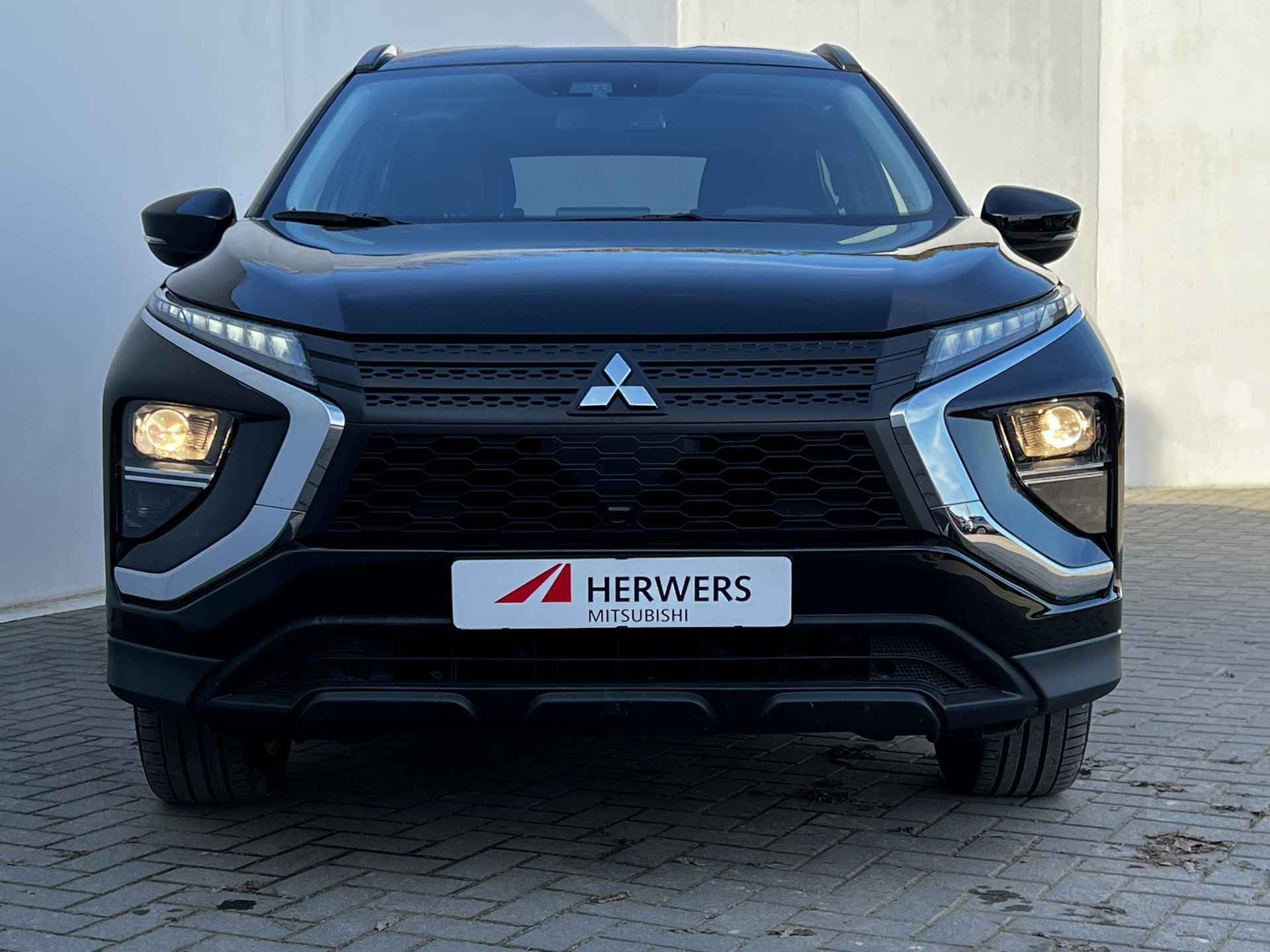 Mitsubishi Eclipse Cross 2.4 PHEV Intens S-AWC 4WD Automaat / EAER bereik 45 km / EAER bereik stad 55 km / 1.500 kg Trekgewicht / Navigatie via Apple Carplay of Android Auto / Achteruitrijcamera / - 44/48