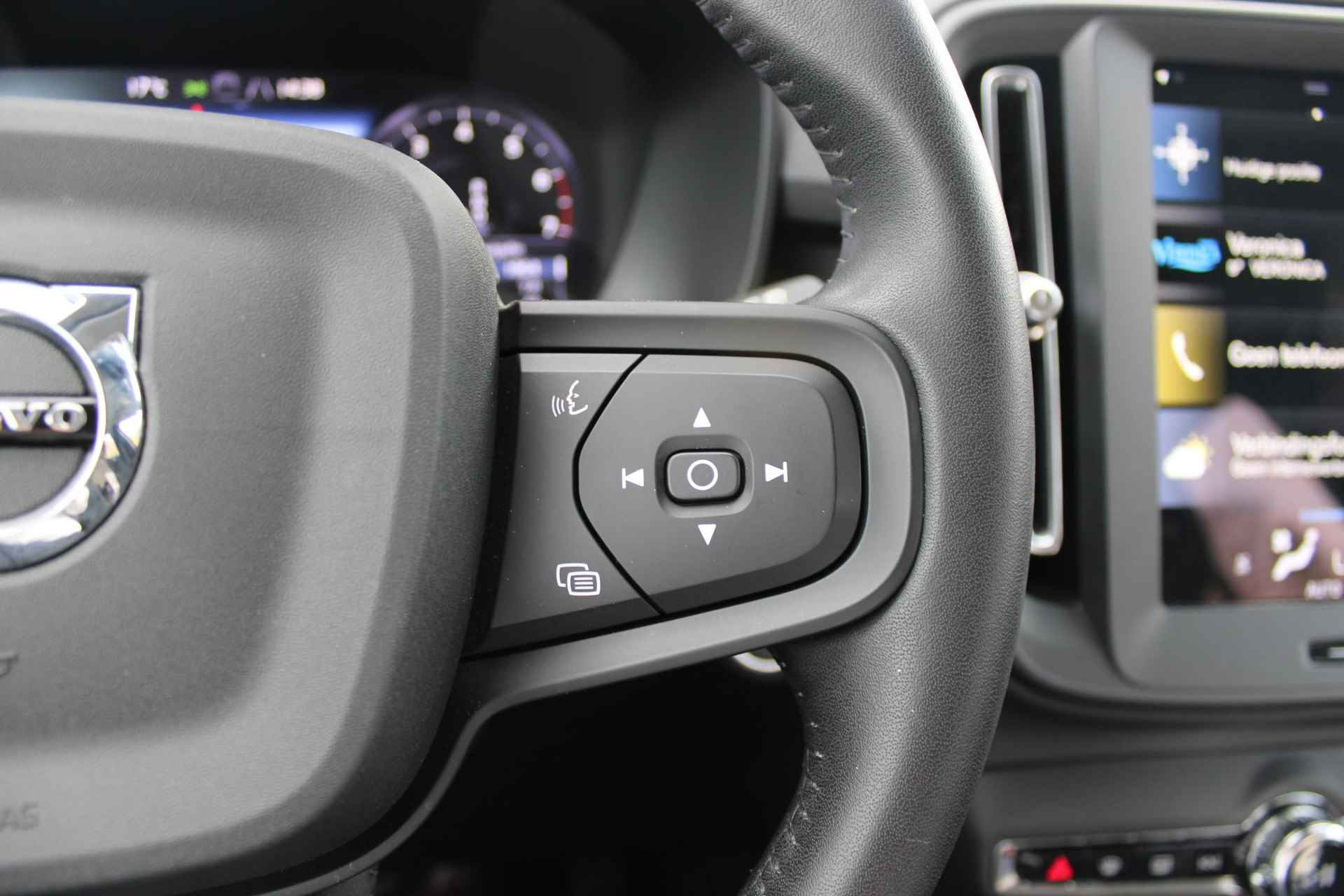 Volvo XC40 T2 129PK AUT8 Momentum Core Navigatiesysteem, Semi Elektr. Trekhaak, Bluetooth Telefonie & Audio, Cruise Control, Climate Control, LED Koplampen, - 22/31