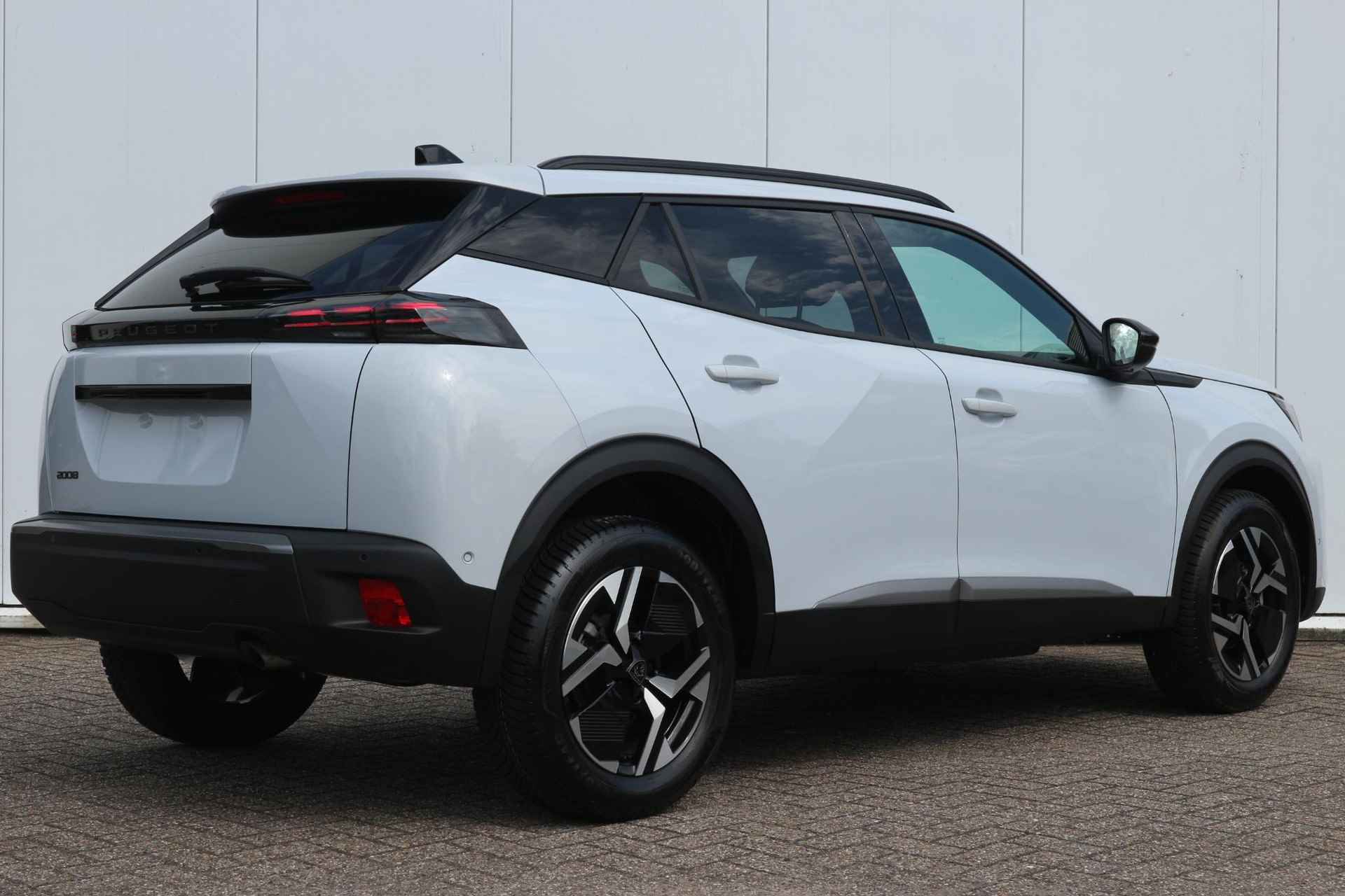 Peugeot 2008 SUV 100 pk  Allure Navigatie / Achteruitrijcamera / Parkeersensoren voor / Lichtmetaalvelgen 16 inch - 5/33