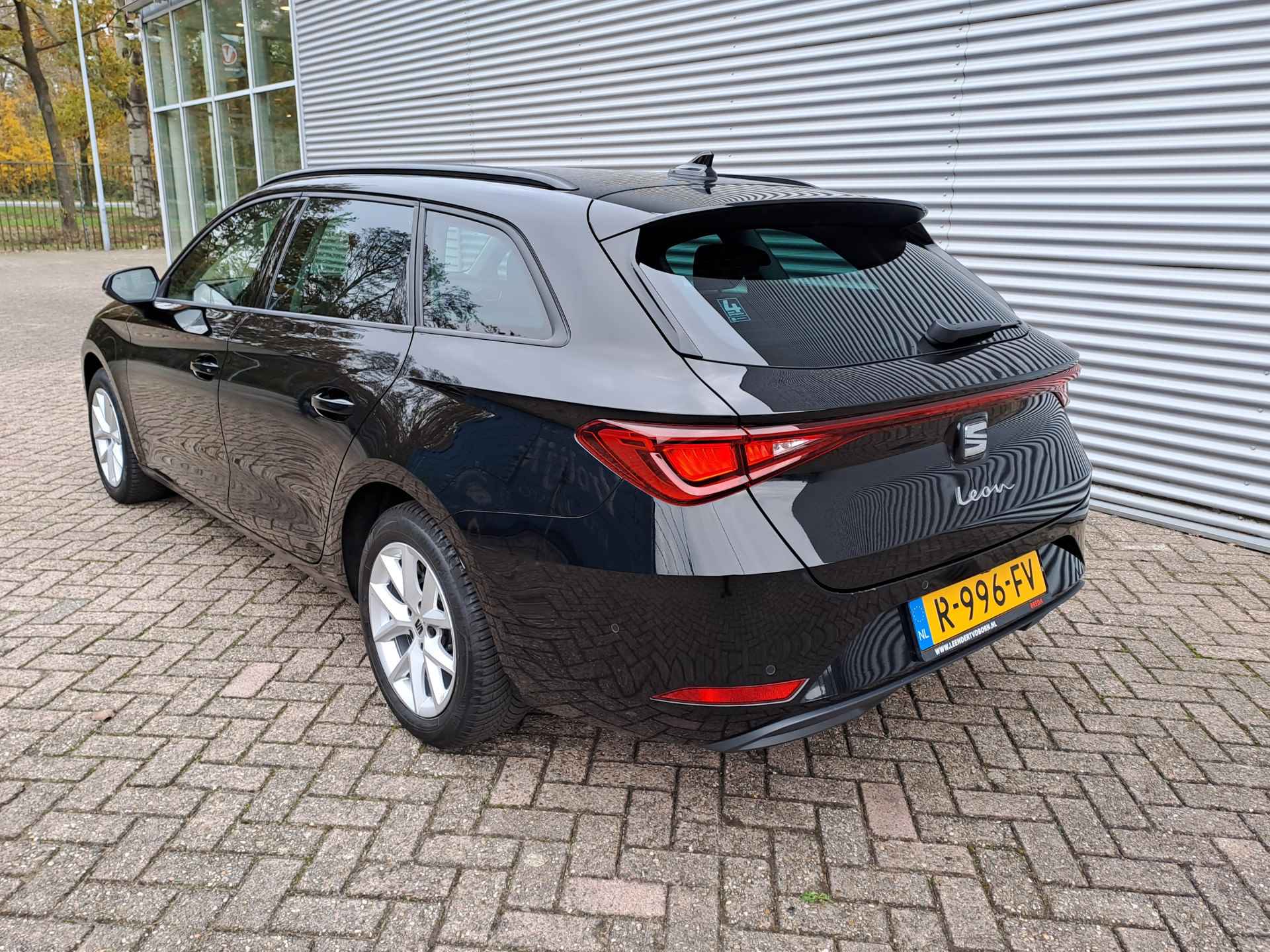 SEAT Leon Sportstourer 1.0 TSI Style Business Intense Parkeer assistent | Adaptive Cruise | Climate | Navigatie - 3/34