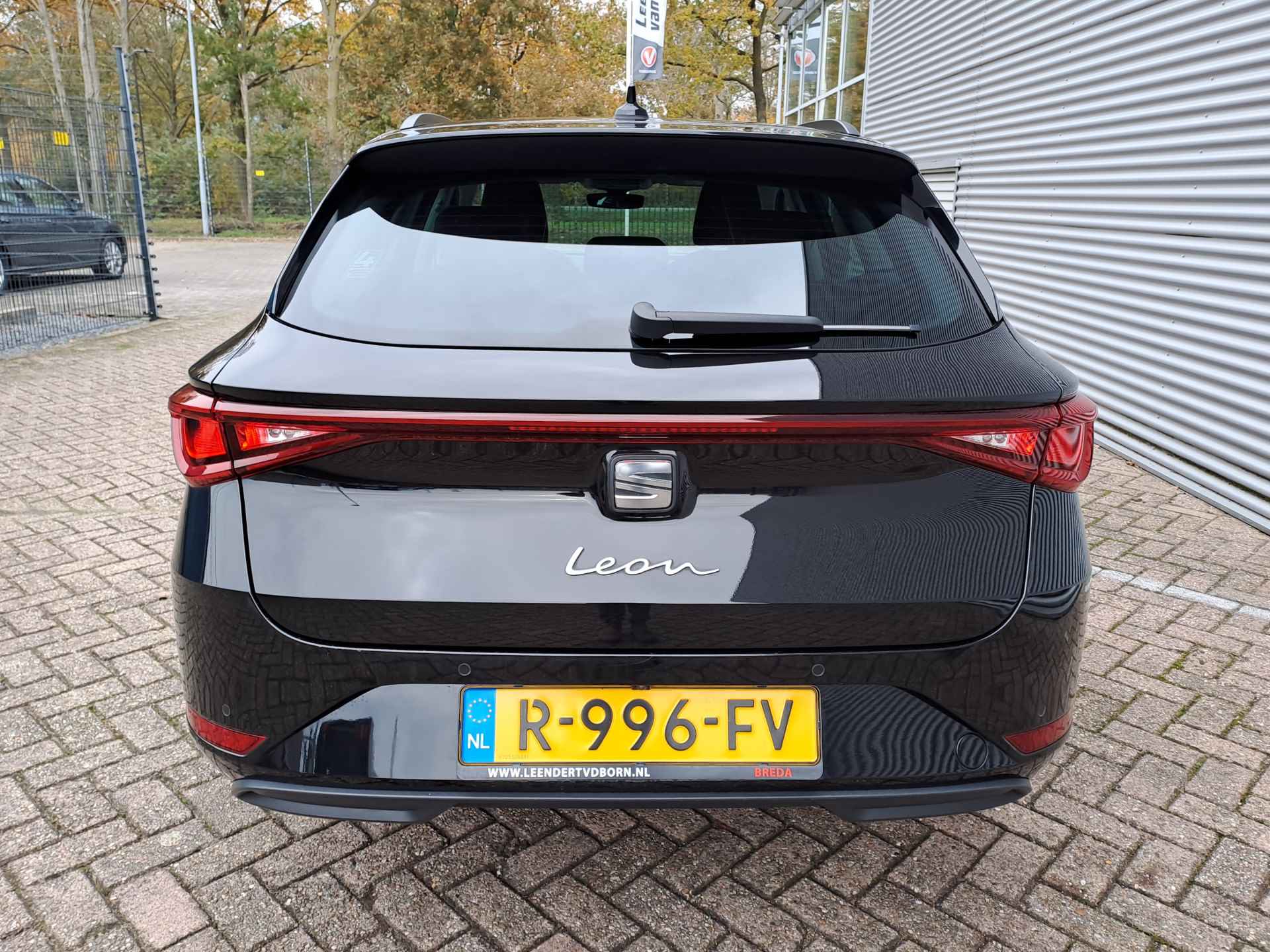 SEAT Leon Sportstourer 1.0 TSI Style Business Intense Parkeer assistent | Adaptive Cruise | Climate | Navigatie - 4/34