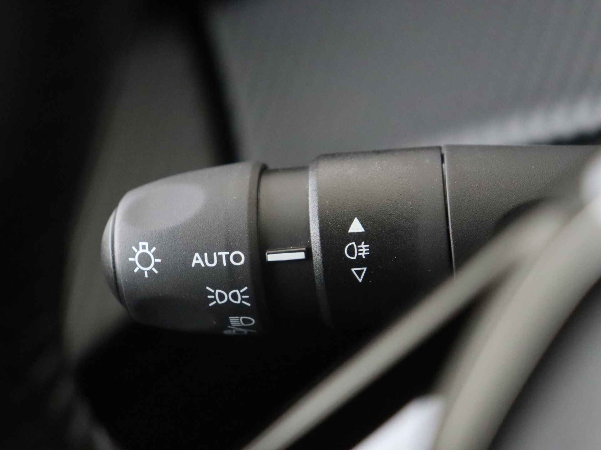 Peugeot e-208 EV Style 50 kWh | Navigatie en Carplay | Airco | Stoelverwarming | Cruise Control | Demo | - 24/45