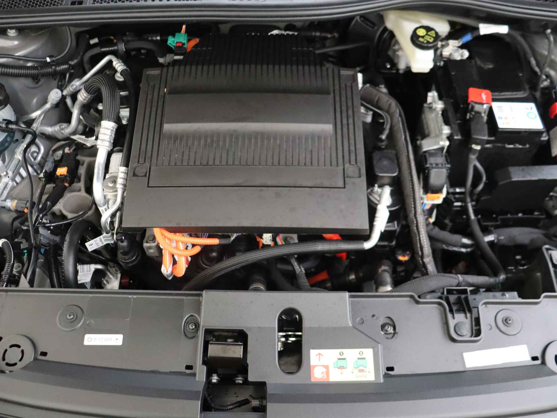 Peugeot e-208 EV Style 50 kWh | Navigatie en Carplay | Airco | Stoelverwarming | Cruise Control | Demo | - 41/45