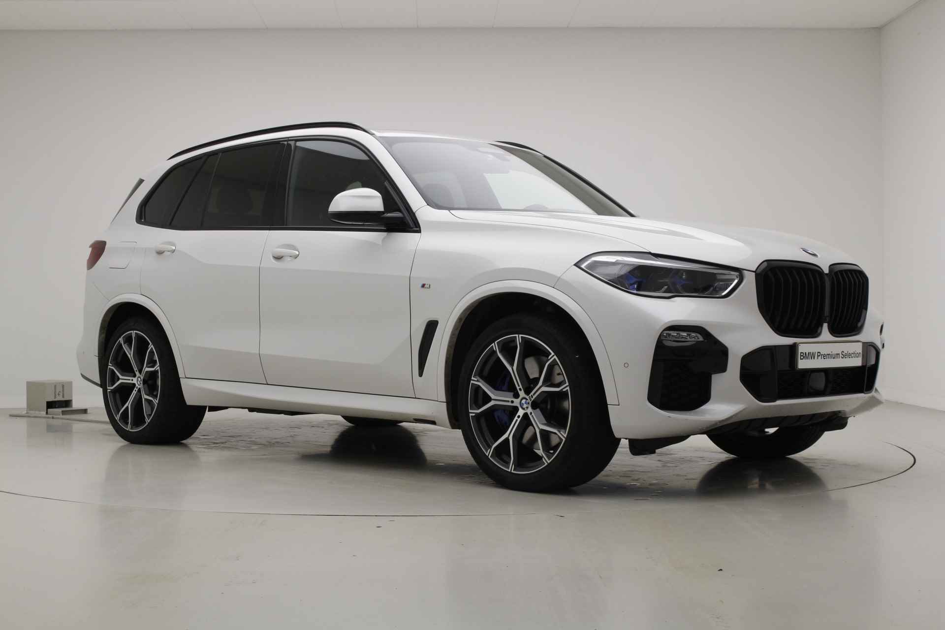 BMW X5 xDrive45e M-Sport | 21" | Panorama | Harman Kardon | Trekhaak | Soft Close | Driving Assistant Professional - 6/47