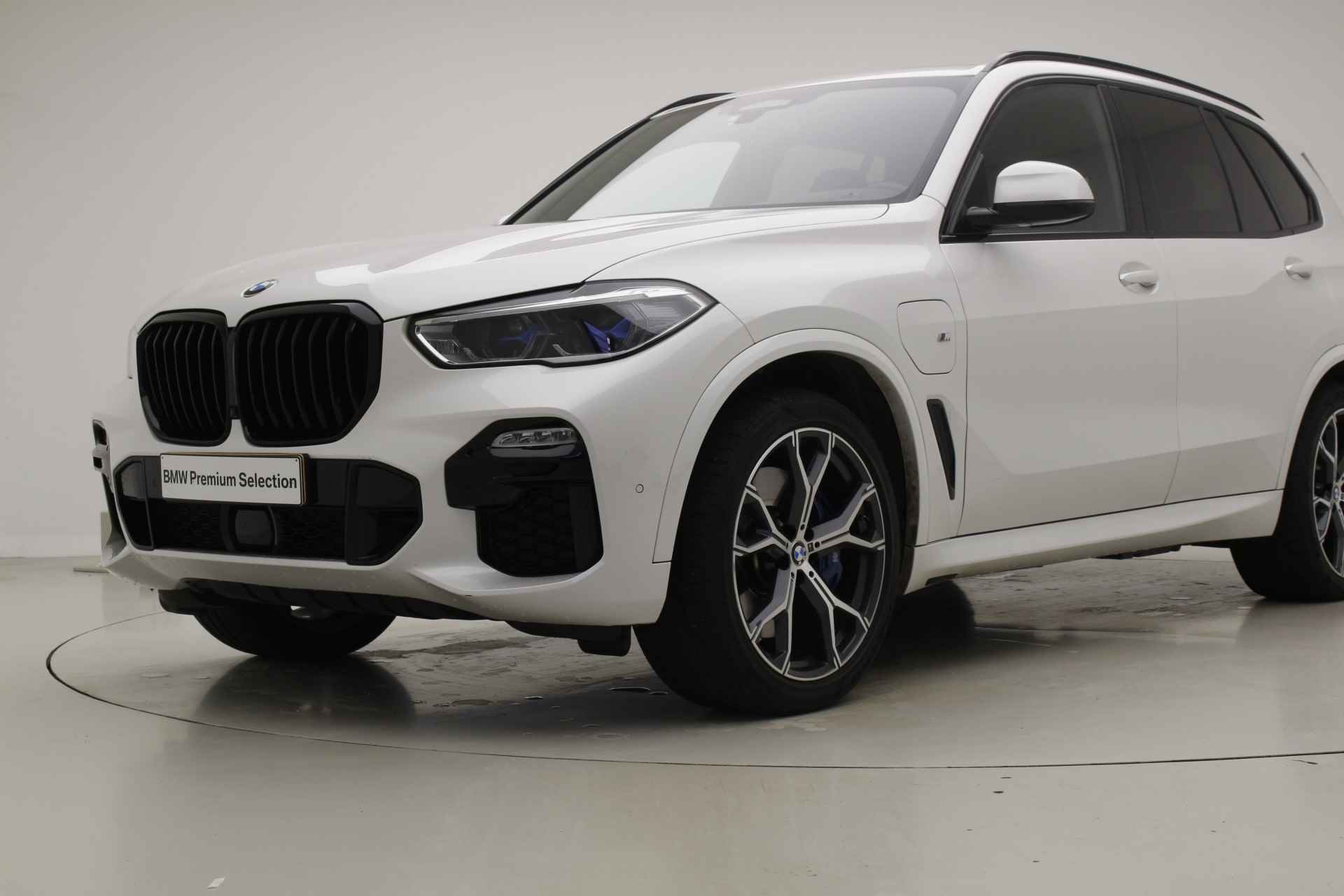 BMW X5 xDrive45e M-Sport | 21" | Panorama | Harman Kardon | Trekhaak | Soft Close | Driving Assistant Professional - 8/47