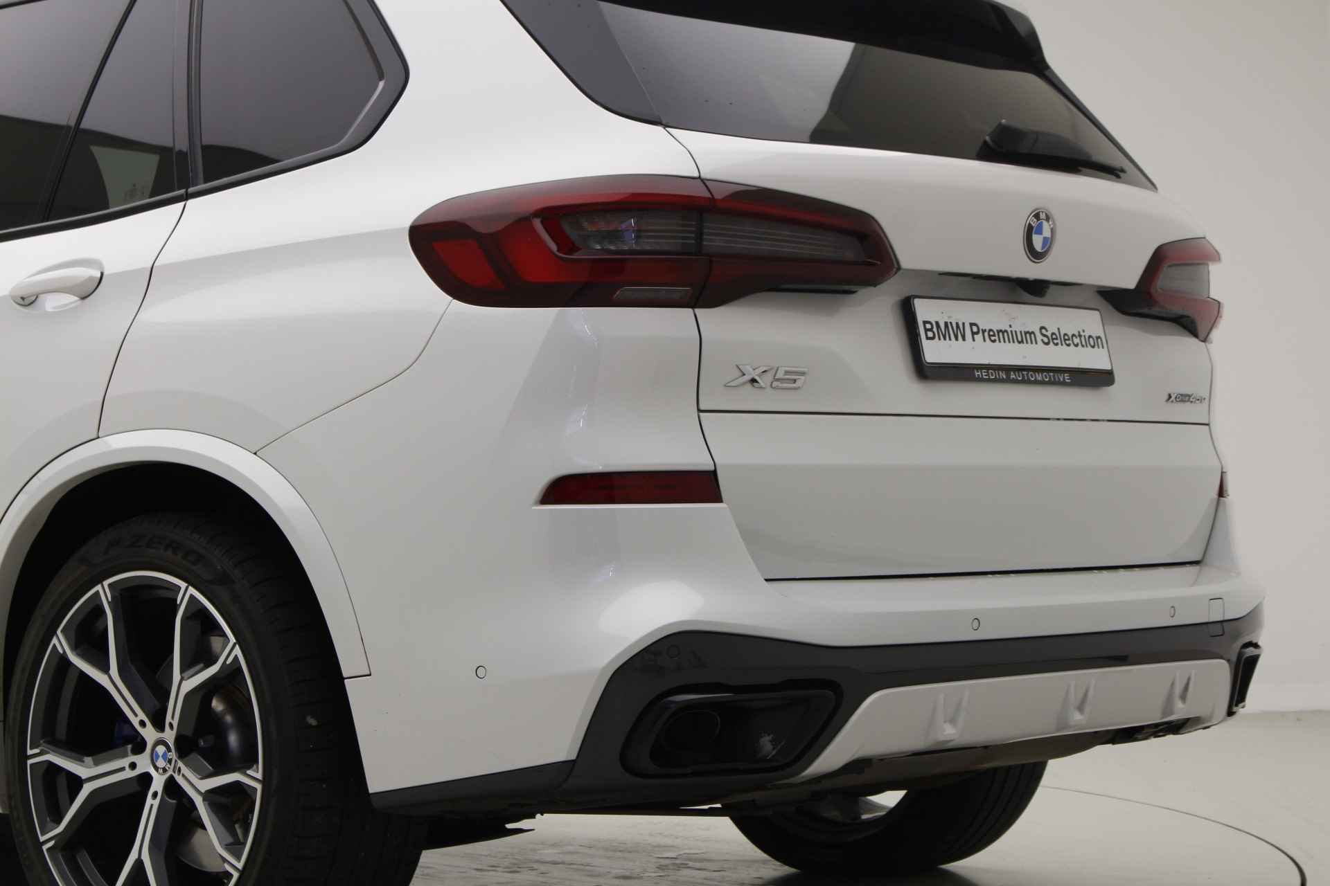 BMW X5 xDrive45e M-Sport | 21" | Panorama | Harman Kardon | Trekhaak | Soft Close | Driving Assistant Professional - 13/47