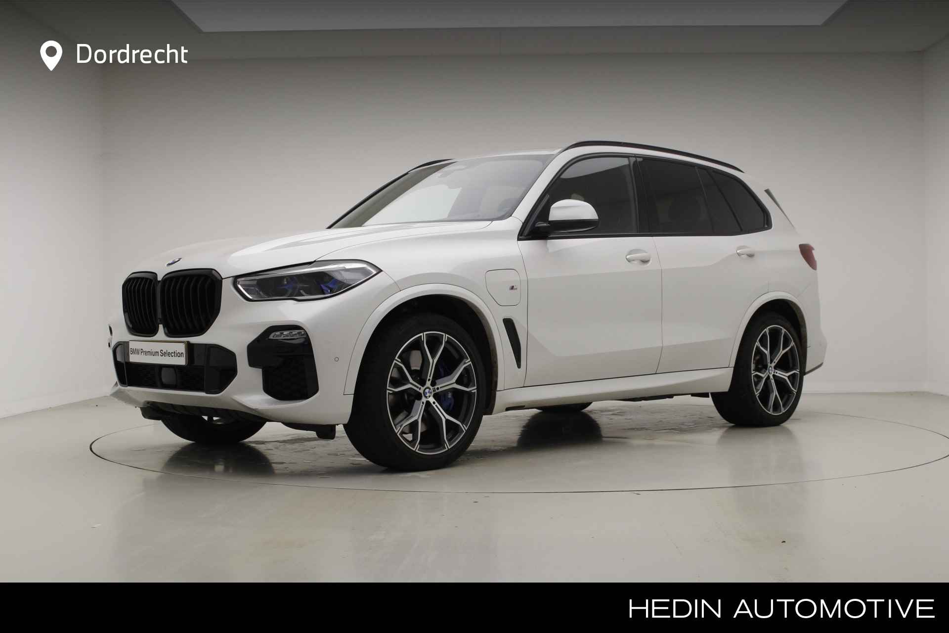 BMW X5 xDrive45e M-Sport | 21" | Panorama | Harman Kardon | Trekhaak | Soft Close | Driving Assistant Professional