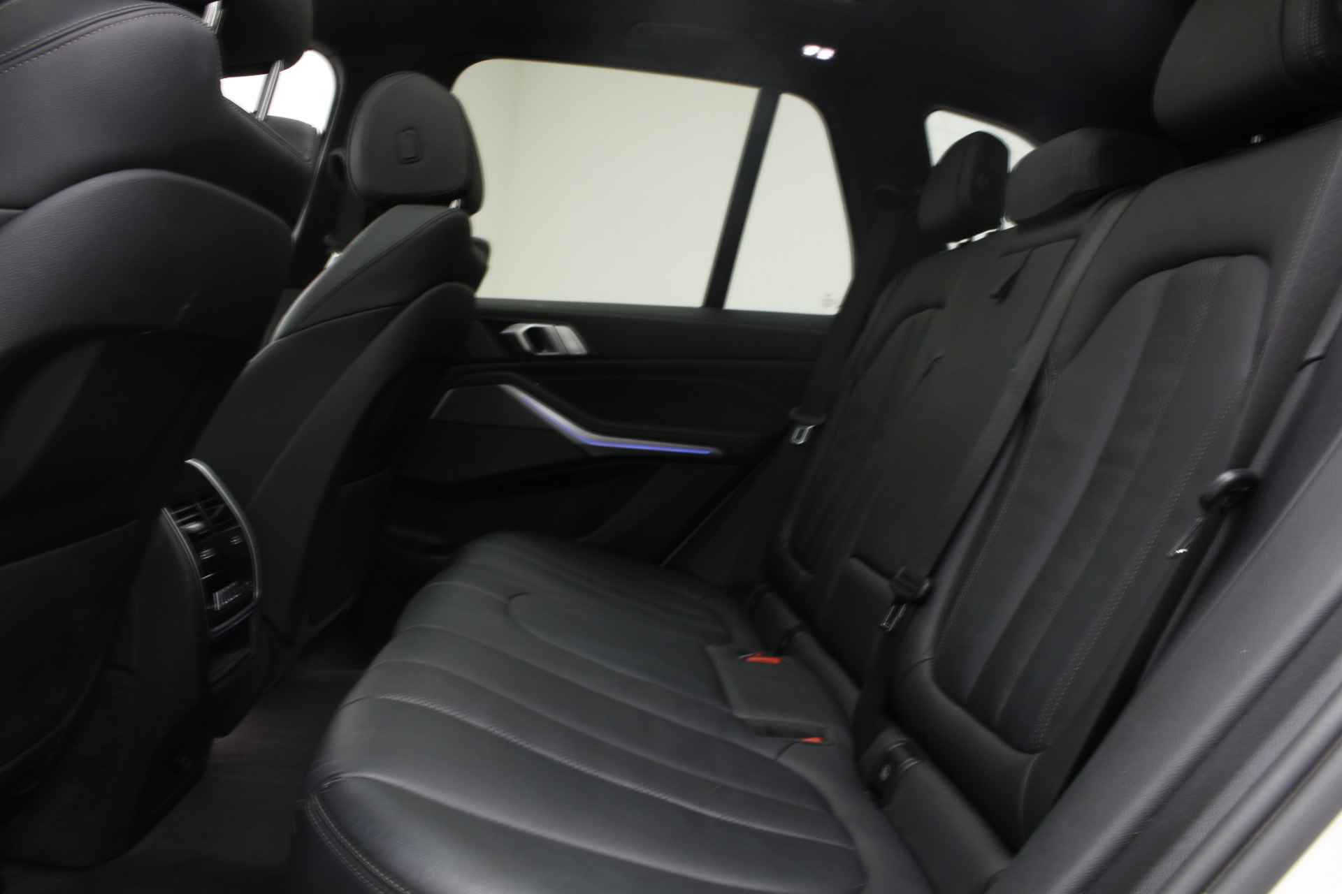 BMW X5 xDrive45e M-Sport | 21" | Panorama | Harman Kardon | Trekhaak | Soft Close | Driving Assistant Professional - 24/47