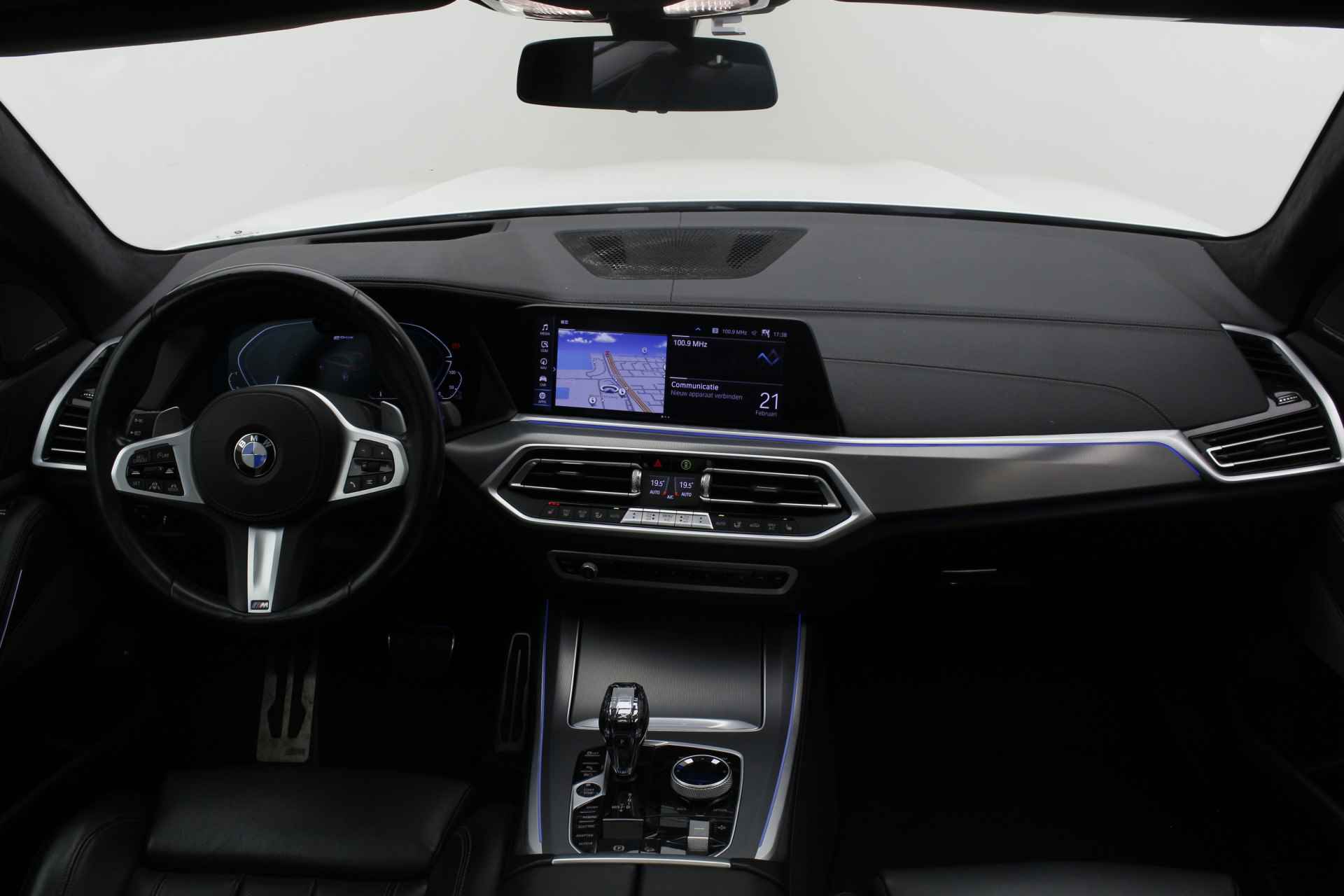 BMW X5 xDrive45e M-Sport | 21" | Panorama | Harman Kardon | Trekhaak | Soft Close | Driving Assistant Professional - 47/47