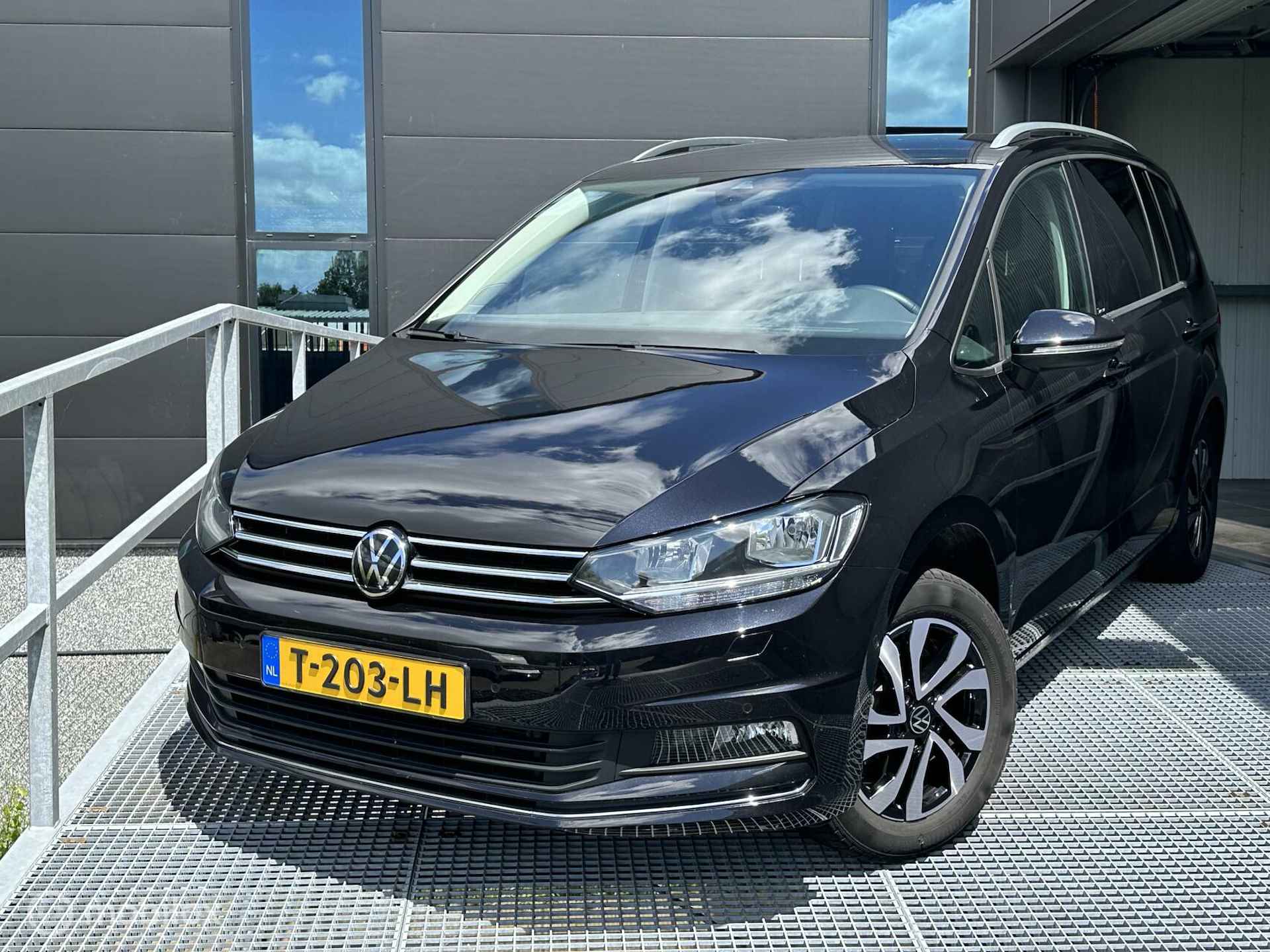 Volkswagen Touran 1.5 TSI Highline 7 persoons - 5/17