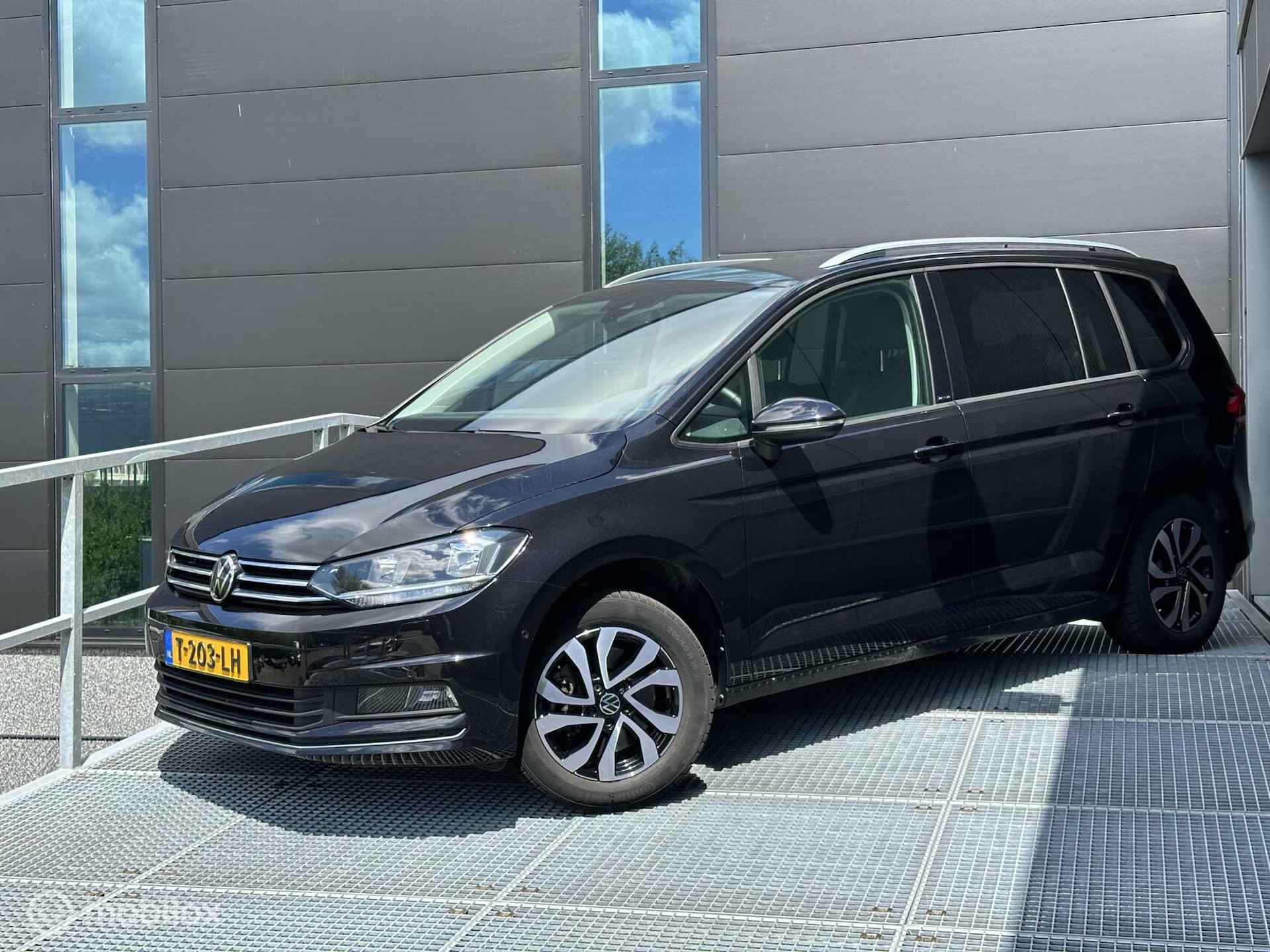 Volkswagen Touran 1.5 TSI Highline 7 persoons - 13/17