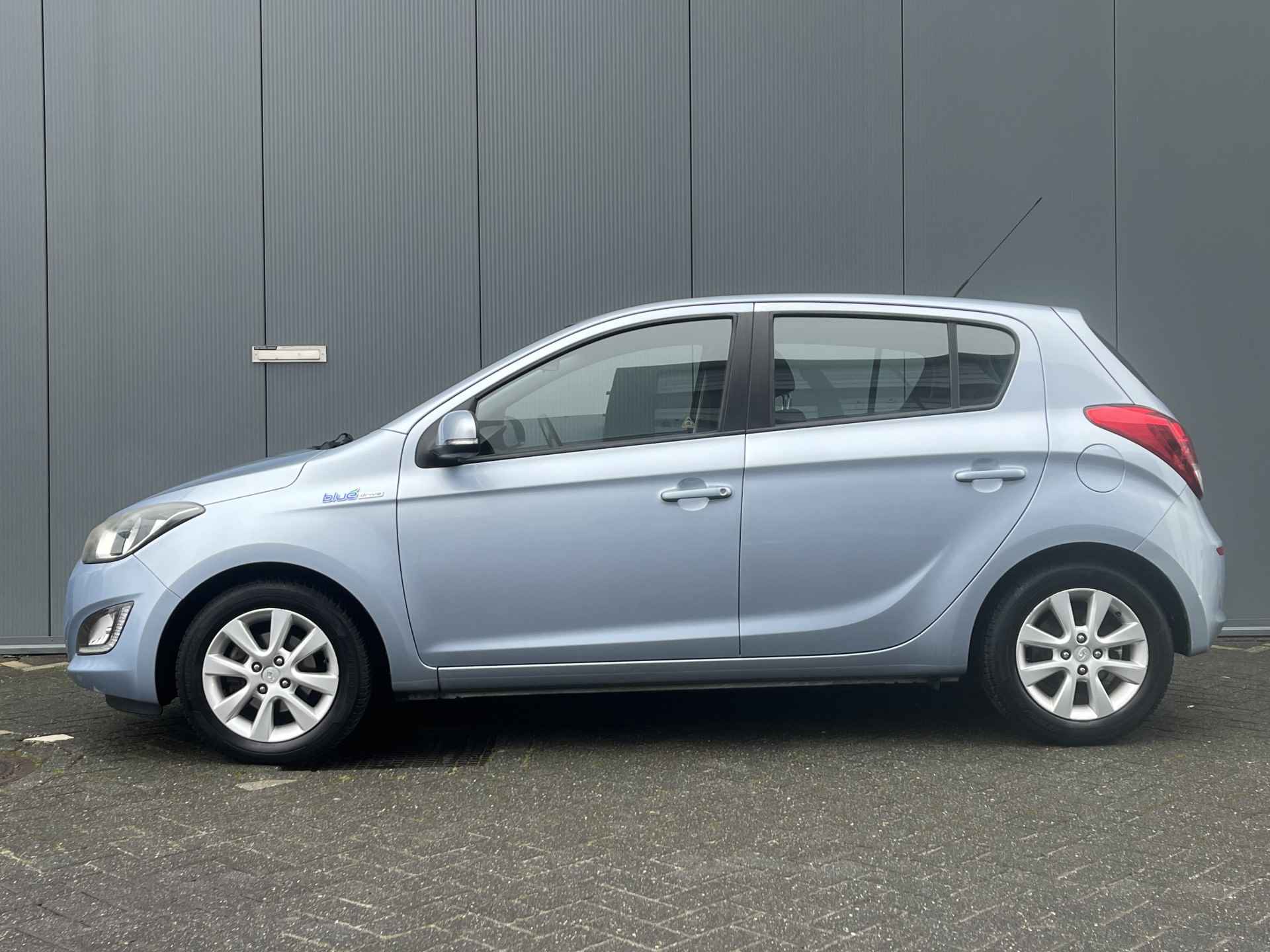 Hyundai i20 1.2i 86pk i-Deal | Airco | Bluetooth | Bestuurdersstoel in hoogte verstelbaar | Lichtmetalen velgen | Stuurwiel bediening - 2/27