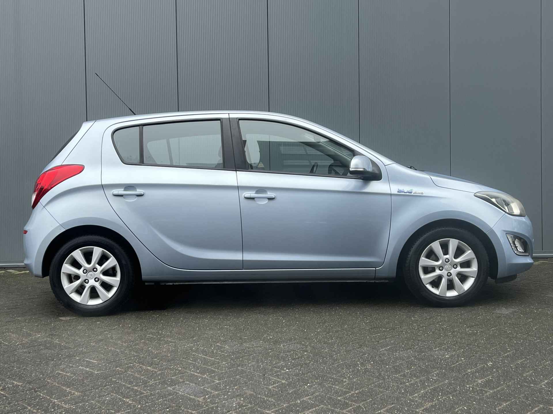 Hyundai i20 1.2i 86pk i-Deal | Airco | Bluetooth | Bestuurdersstoel in hoogte verstelbaar | Lichtmetalen velgen | Stuurwiel bediening - 3/27