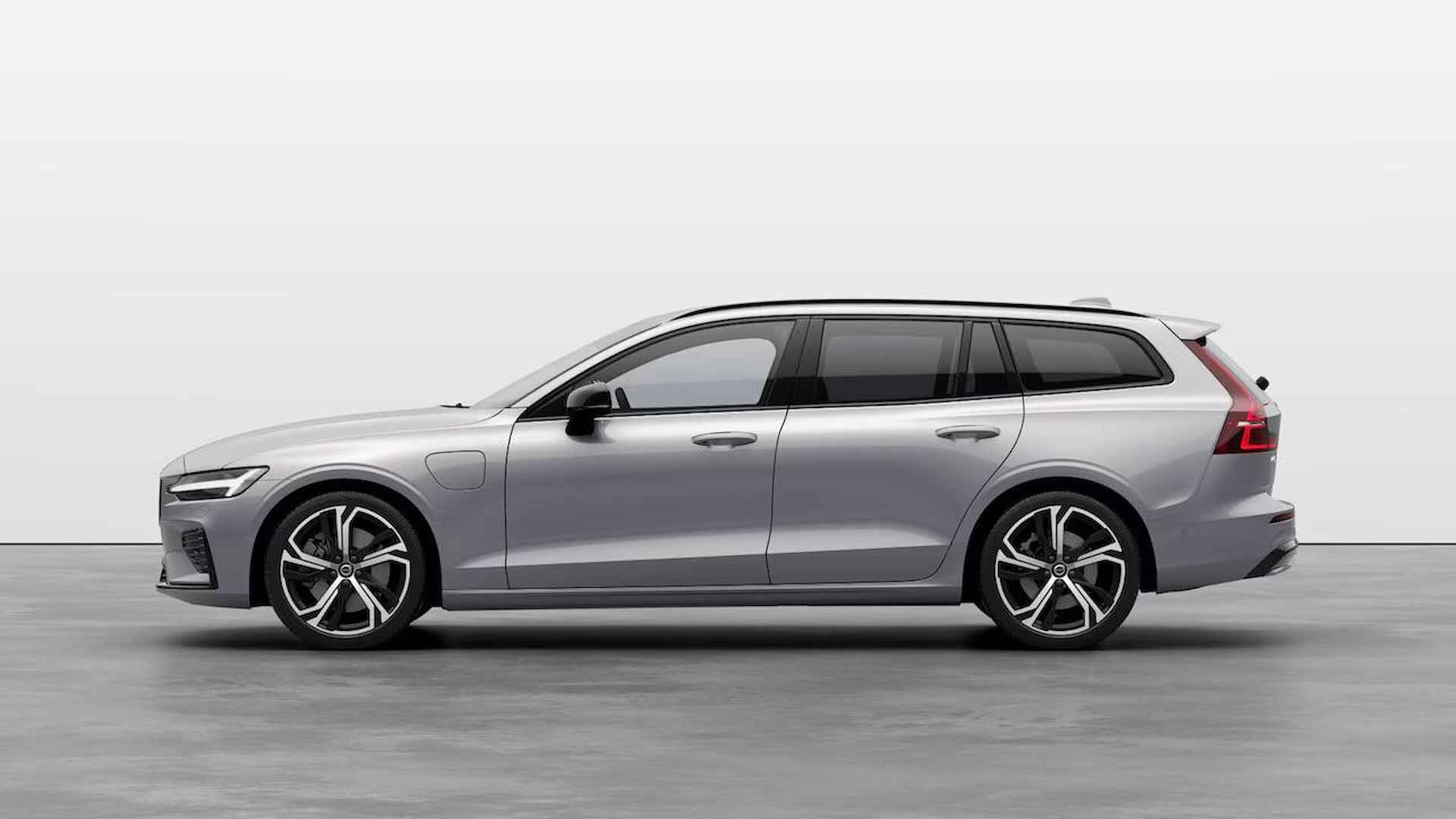 Volvo V60 2.0 T6 Recharge AWD Ultra Dark | Visual Park Assist 360° Camera | Head-Up Display | 19" Lichtmetalen Wielen | Schuif/Kantel Panoramadak | Nappa Leder Contourstoelen | Harman Kardon Premium Audio | - 3/19