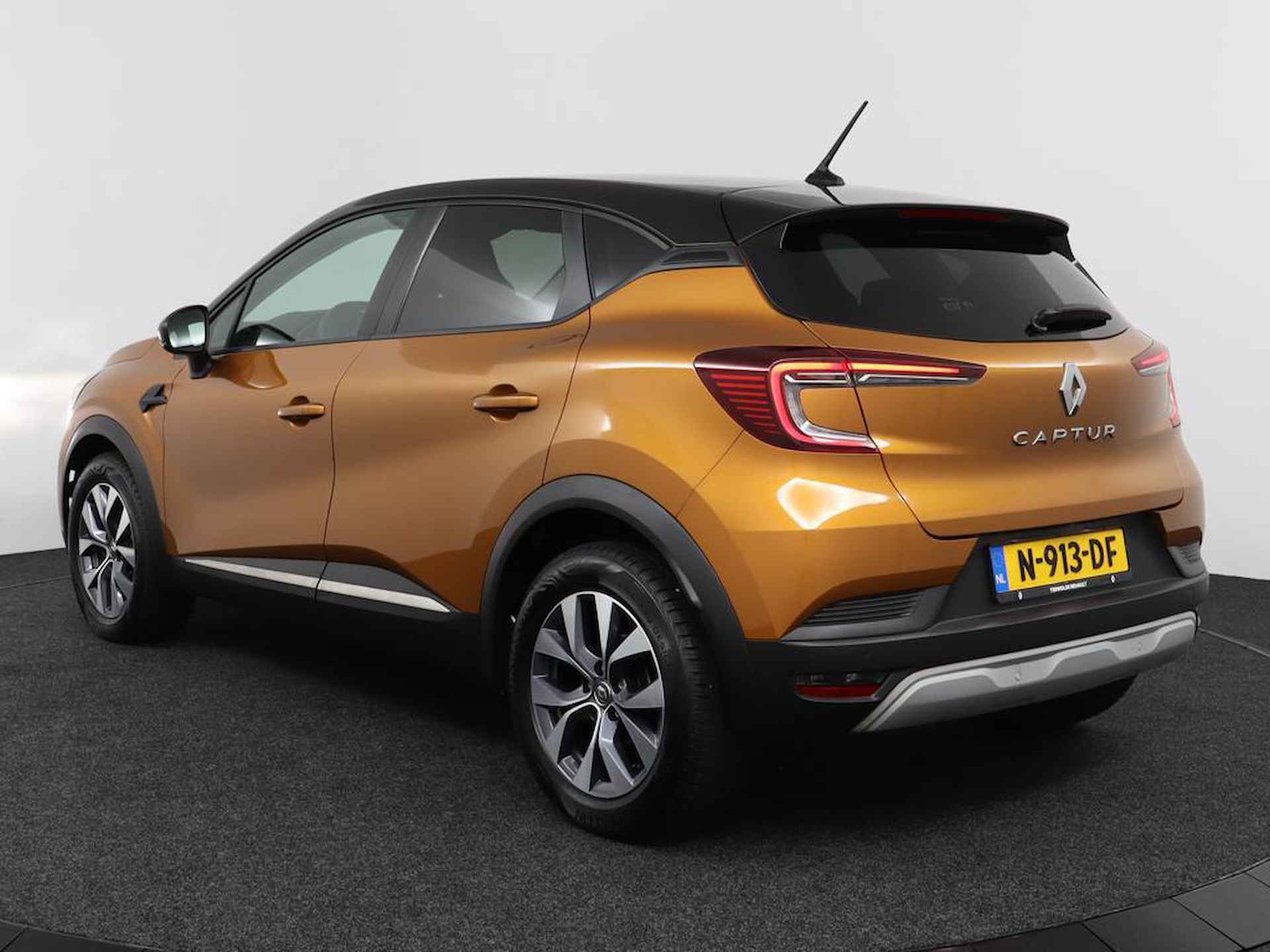 Renault Captur 1.0 TCe 100 Intens | All-Season banden | Climate Control | Navigatie | Two-Tone Kleurstelling | Cruise Control | Stoelverwarming - 7/44