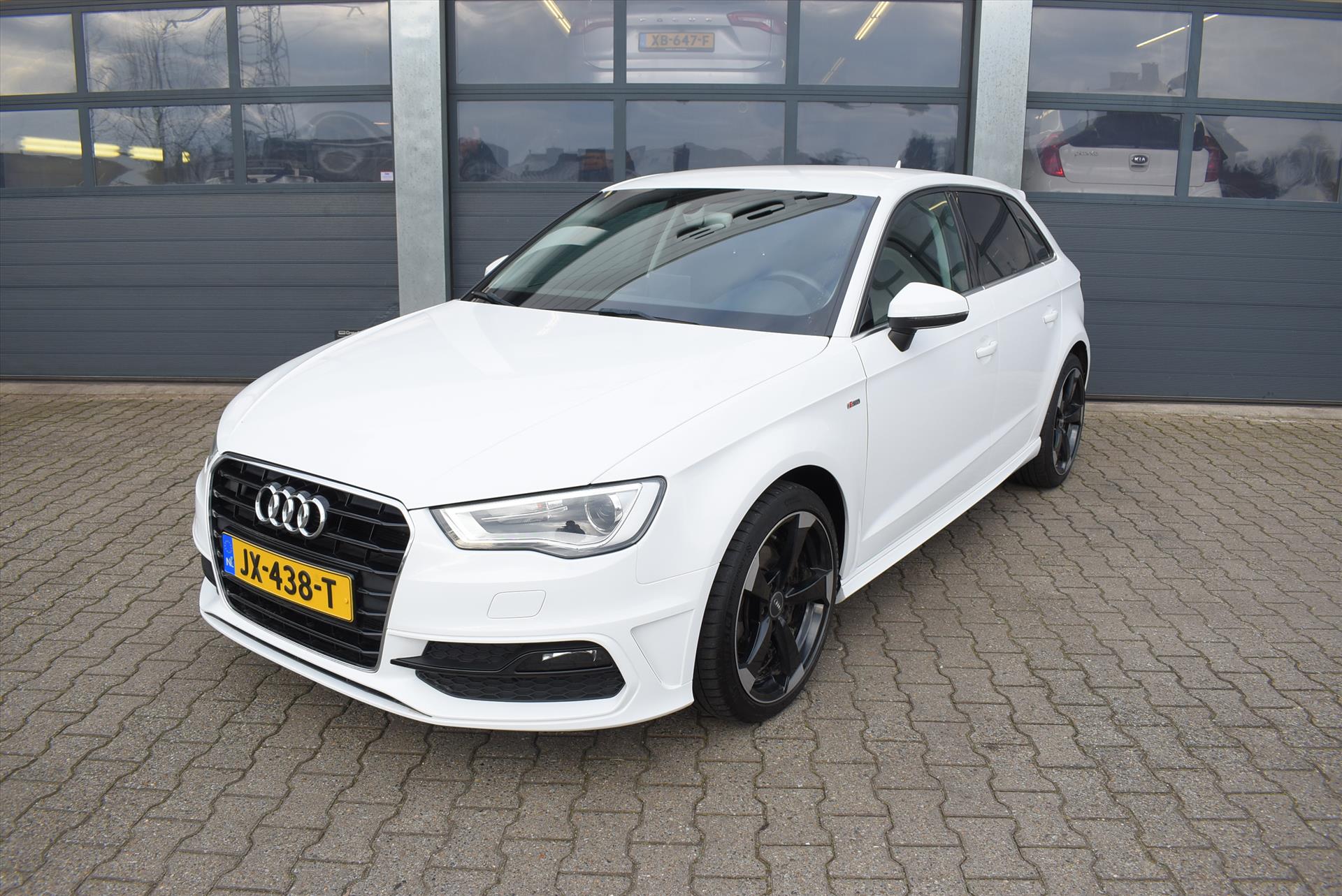 AUDI A3 1.2 TFSI 110pk Adrenalin / S-Line