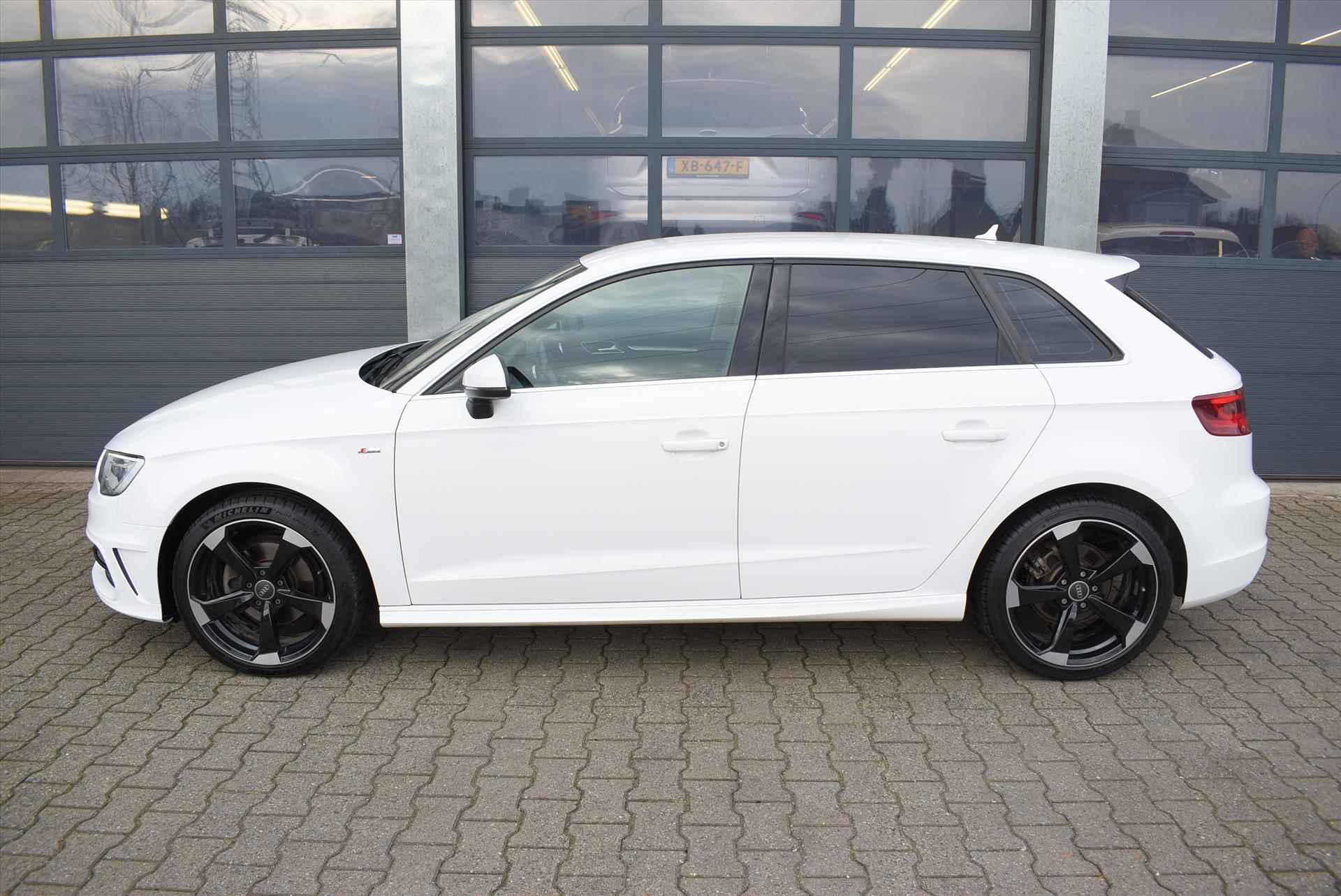 AUDI A3 1.2 TFSI 110pk Adrenalin / S-Line - 2/29