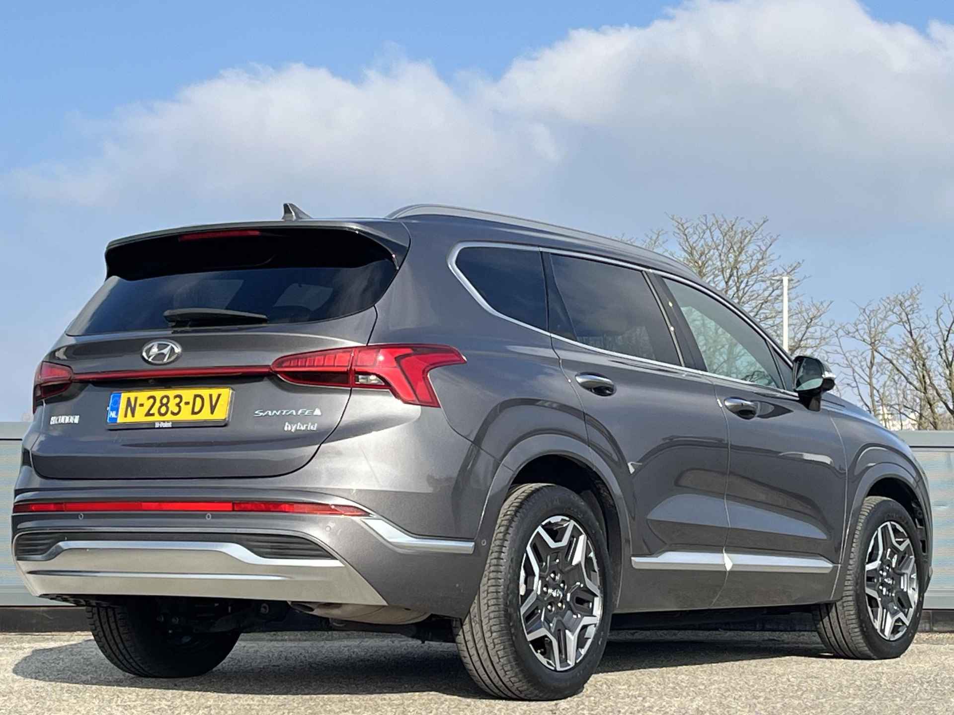 Hyundai Santa Fe 1.6 T-GDI HEV 230 PK Premium Plus Sky | Unieke kmstand | Schuifkanteldak | Lederen bekleding | Navi Pro | - 8/69