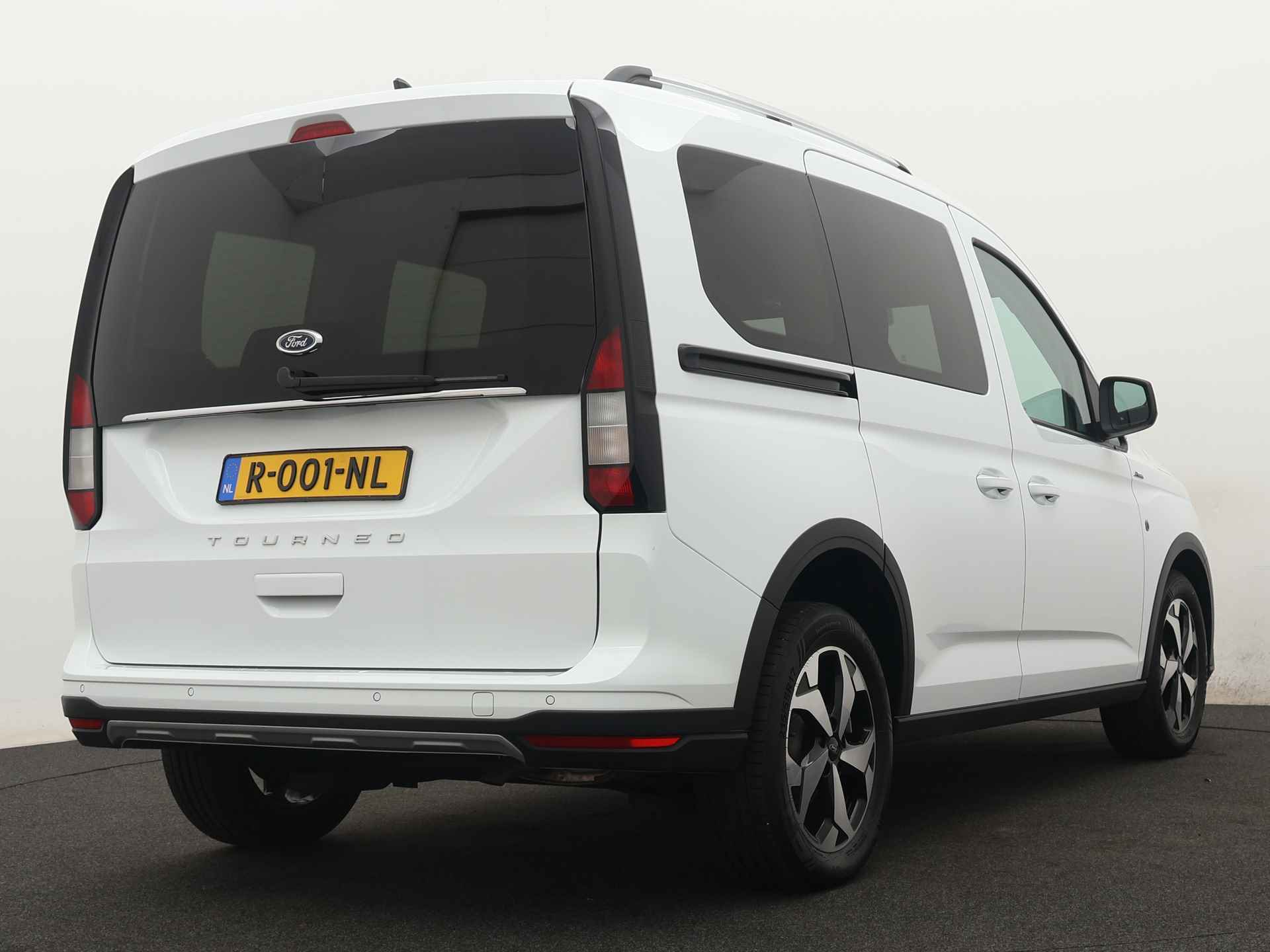 Ford Tourneo Connect 1.5 EcoBoost Ingepland voor nieuwe bodemverlaging t.b.v. rolstoelvervoer (Prijs incl. bodemverlaging) - 3/39