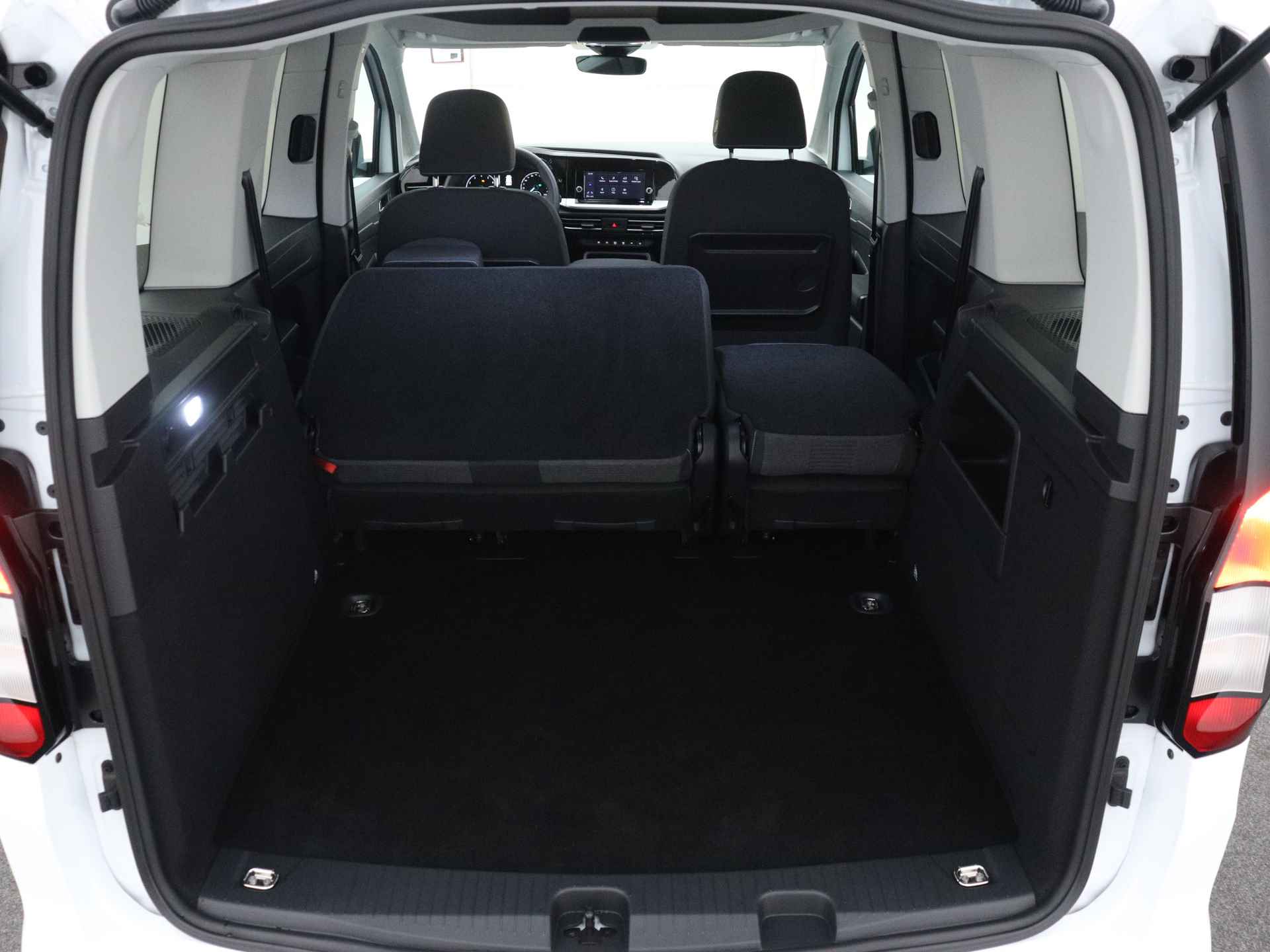 Ford Tourneo Connect 1.5 EcoBoost Ingepland voor nieuwe bodemverlaging t.b.v. rolstoelvervoer (Prijs incl. bodemverlaging) - 34/39