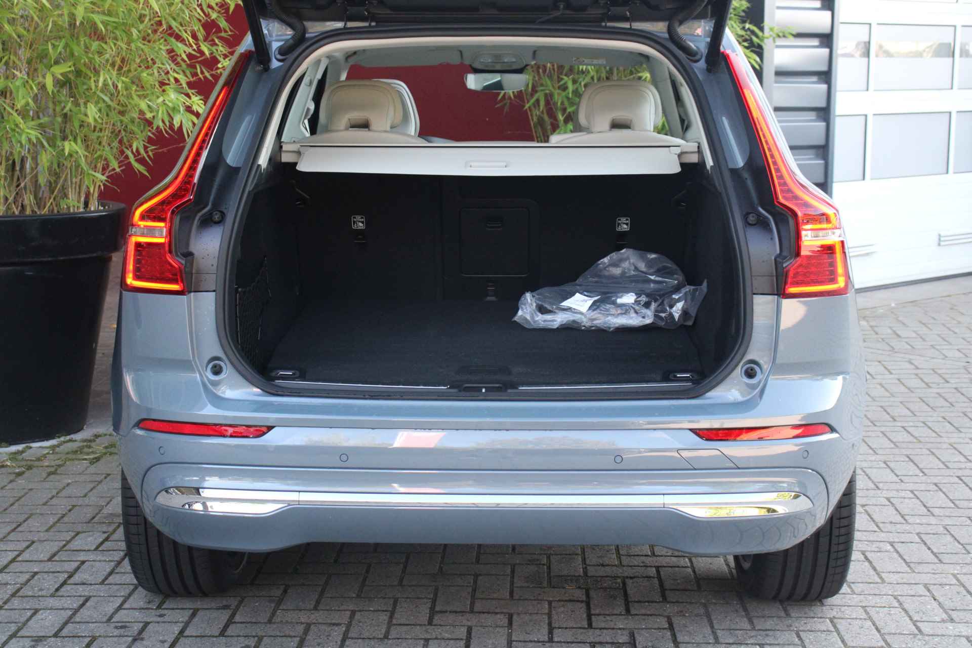 Volvo XC60 Recharge T6 AWD 350pk Plus Bright | Adaptive Cruise | BLIS | Schuifdak | Memory Seats | 360 Camera - 9/28