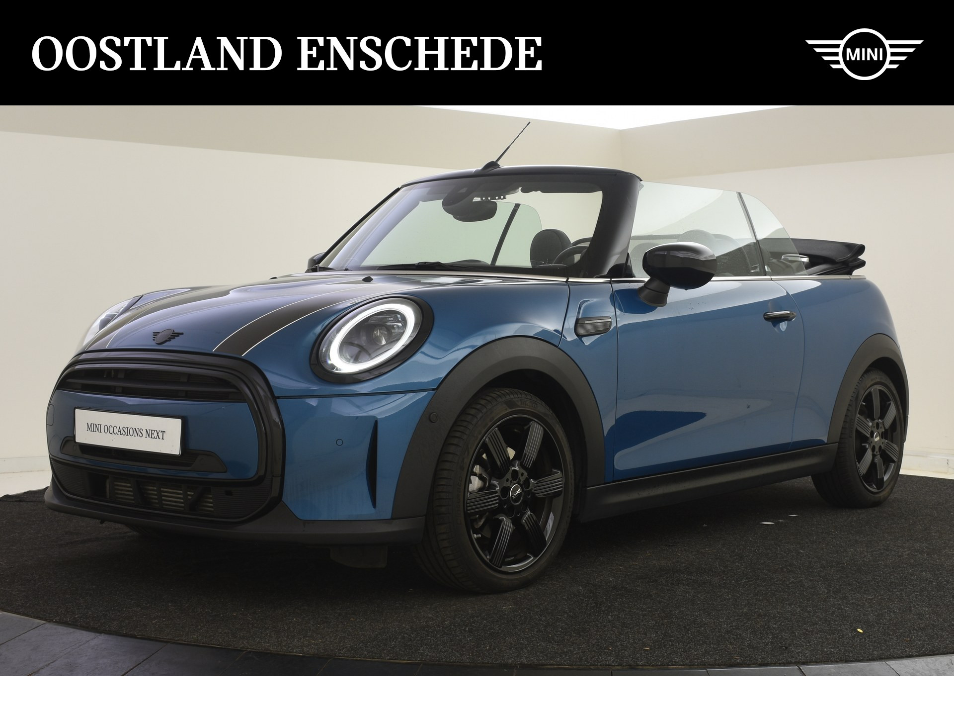 MINI Cabrio Cooper Classic Automaat / Sportstoelen / Stoelverwarming / LED / Cruise Control / Park Assistant / Harman Kardon / Achteruitrijcamera