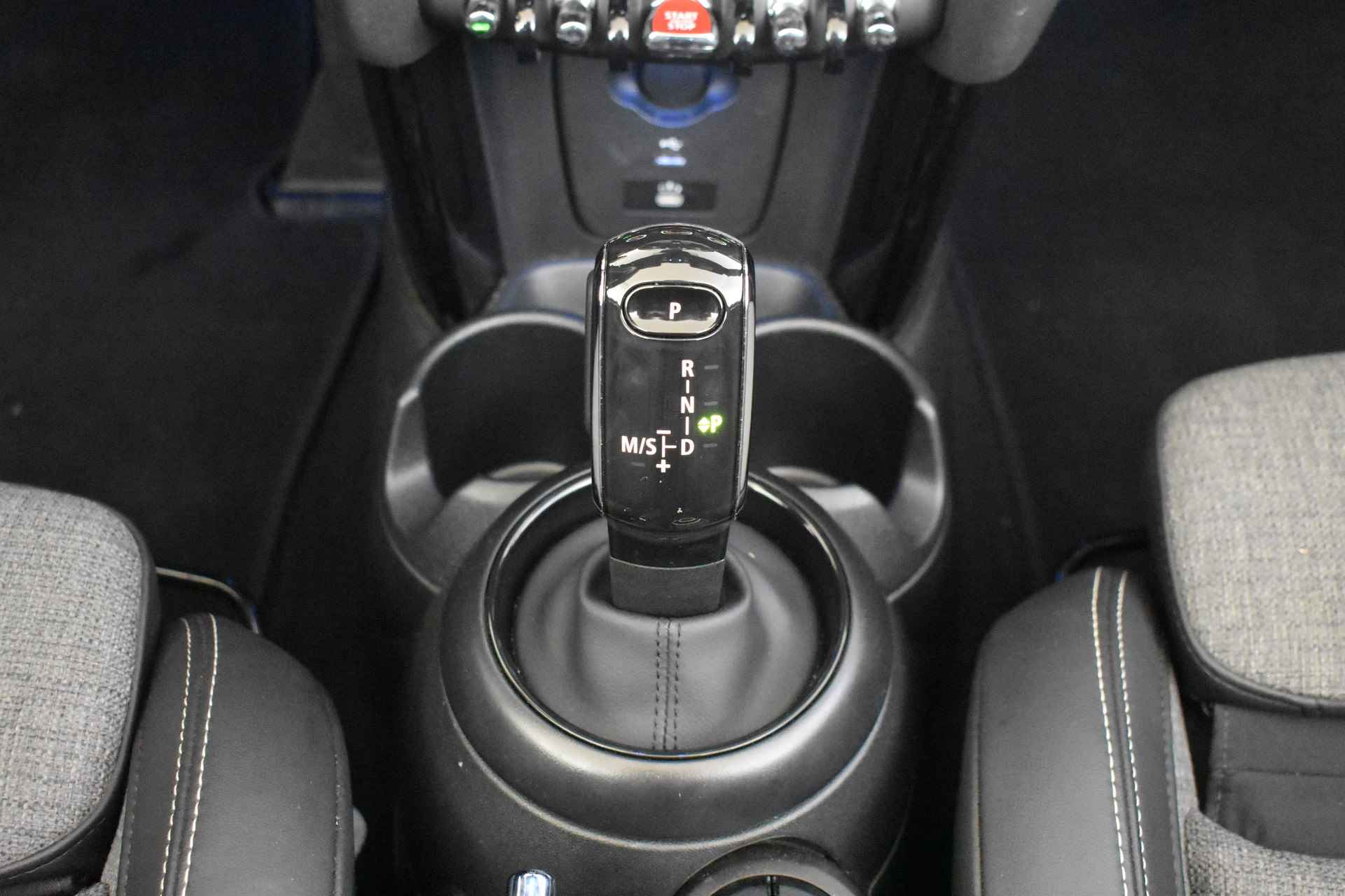 MINI Cabrio Cooper Classic Automaat / Sportstoelen / Stoelverwarming / LED / Cruise Control / Park Assistant / Harman Kardon / Achteruitrijcamera - 20/48