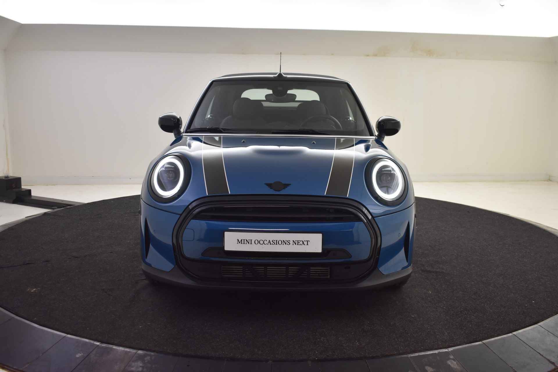 MINI Cabrio Cooper Classic Automaat / Sportstoelen / Stoelverwarming / LED / Cruise Control / Park Assistant / Harman Kardon / Achteruitrijcamera - 42/48