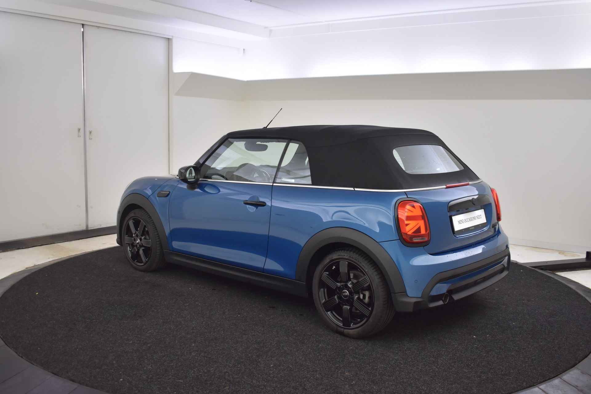 MINI Cabrio Cooper Classic Automaat / Sportstoelen / Stoelverwarming / LED / Cruise Control / Park Assistant / Harman Kardon / Achteruitrijcamera - 46/48