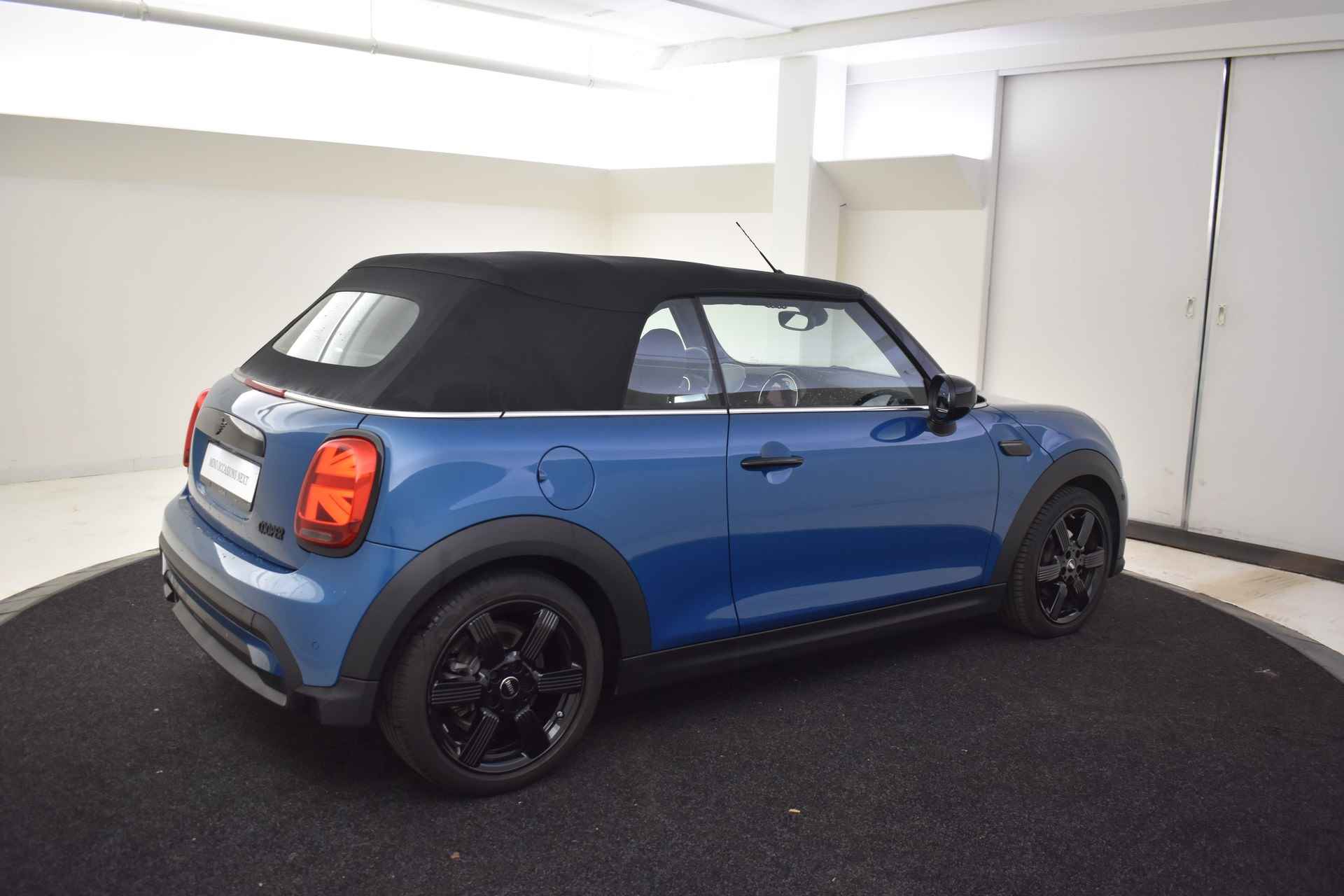 MINI Cabrio Cooper Classic Automaat / Sportstoelen / Stoelverwarming / LED / Cruise Control / Park Assistant / Harman Kardon / Achteruitrijcamera - 47/48