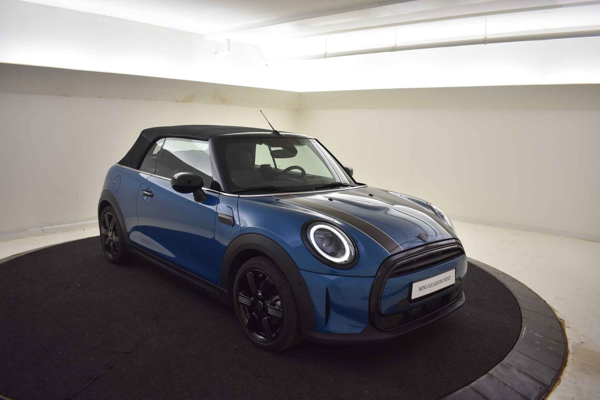 MINI Cabrio Cooper Classic Automaat / Sportstoelen / Stoelverwarming / LED / Cruise Control / Park Assistant / Harman Kardon / Achteruitrijcamera - 48/48