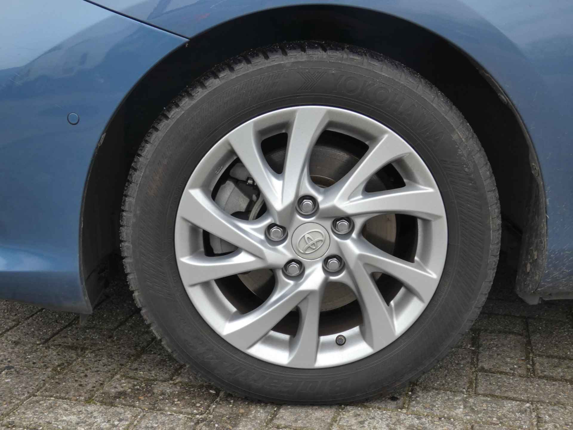 Toyota Auris Touring Sports 1.8 Hybrid Lease pro | NAVIGATIE | ACHTERUITRIJCAMERA | - 2/9