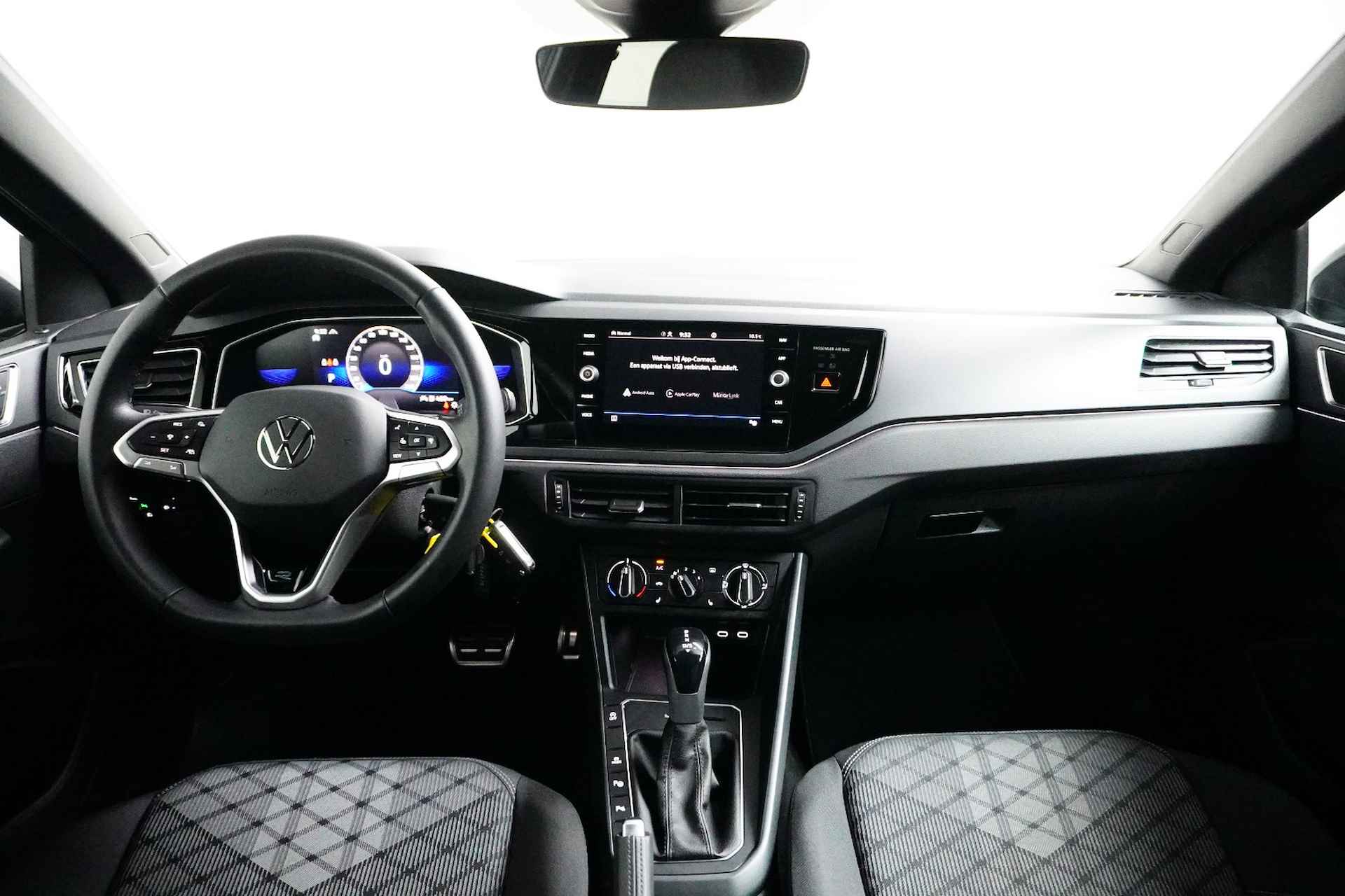Volkswagen Taigo 1.0 TSI 110 pk R-Line 7-DSG | Achteruitrijcamera | Trekhaak Afneembaar | Navigatie by app | | Achteruitrijcamera | Trekhaak Afneembaar | Navigatie by app | - 13/23