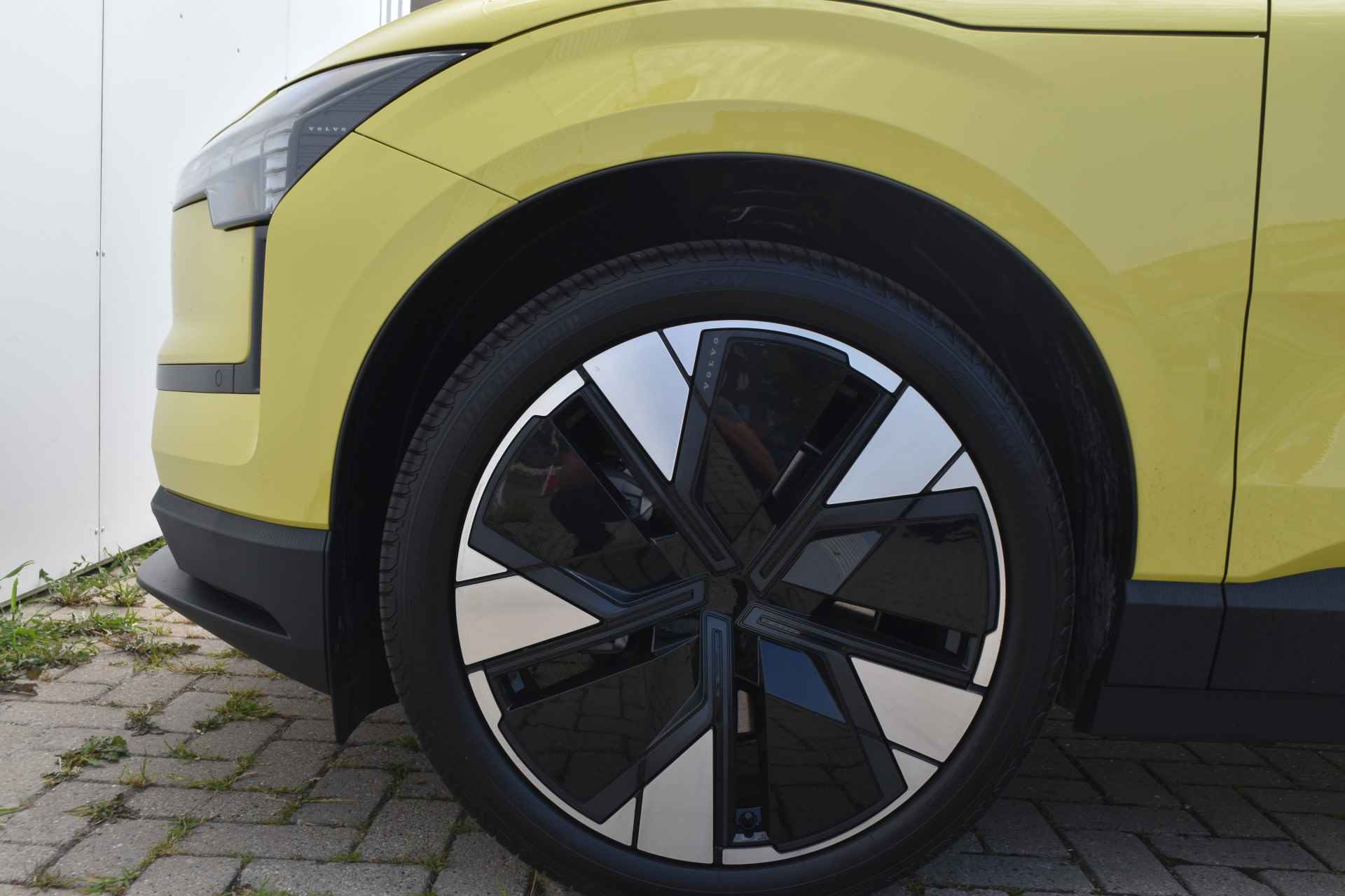 Volvo EX30 Extended Range Plus #MossYellow #20'' # - 13/34