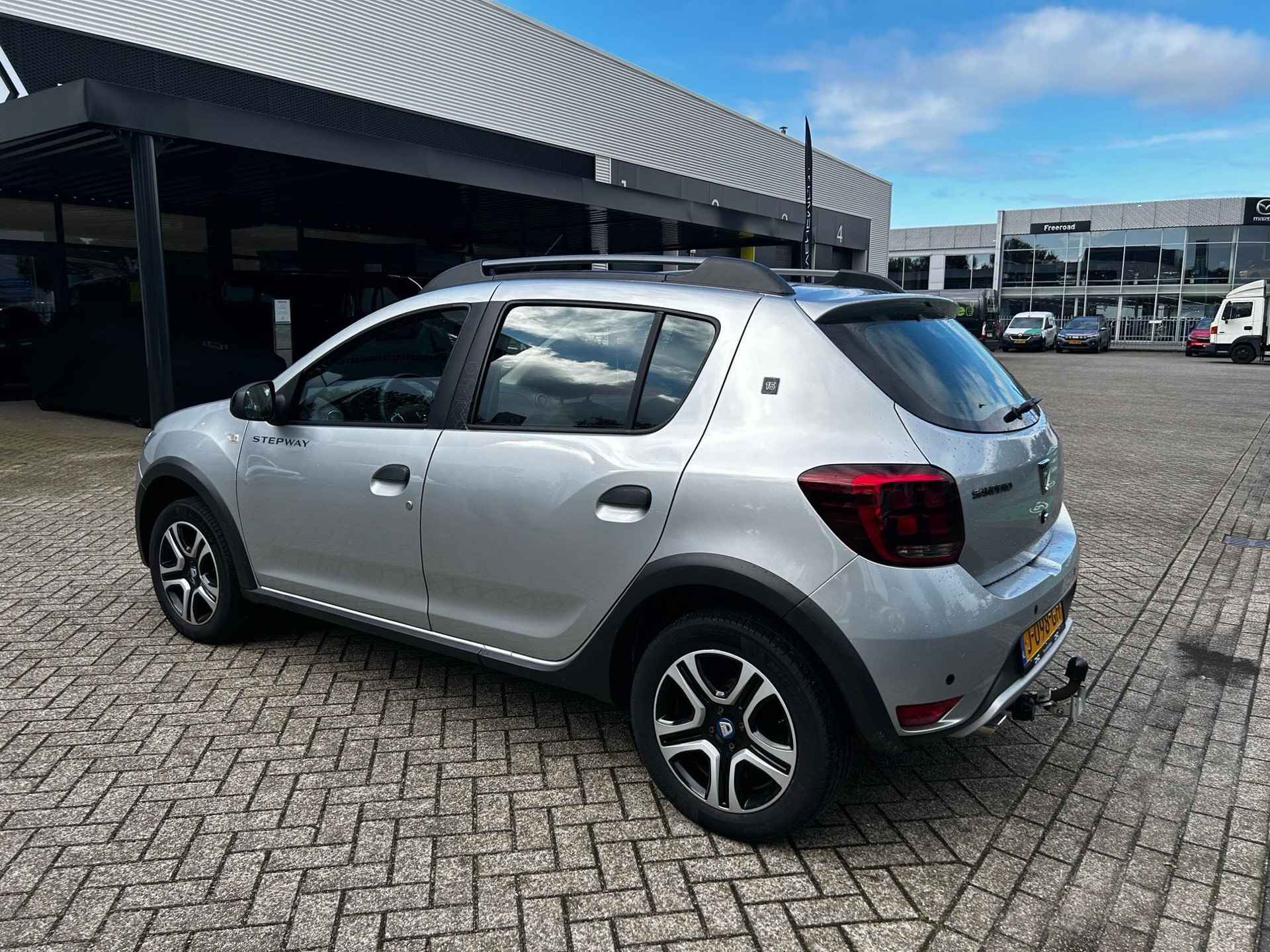 Dacia Sandero Stepway 1.0 TCe 90 Bi-Fuel SL 15th Anniv. | Trekhaak | Parkeercamera | Climate Control | - 3/15