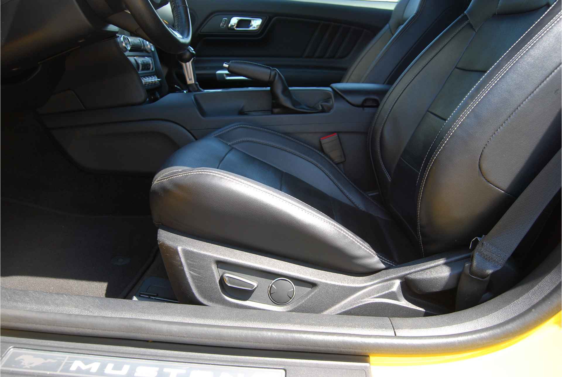 Ford Mustang Convertible 5.0 GT NAVI | XENON | YELLOW | V8 | SYNC 3 | STOELVERWARMING - KOELING | - 19/45