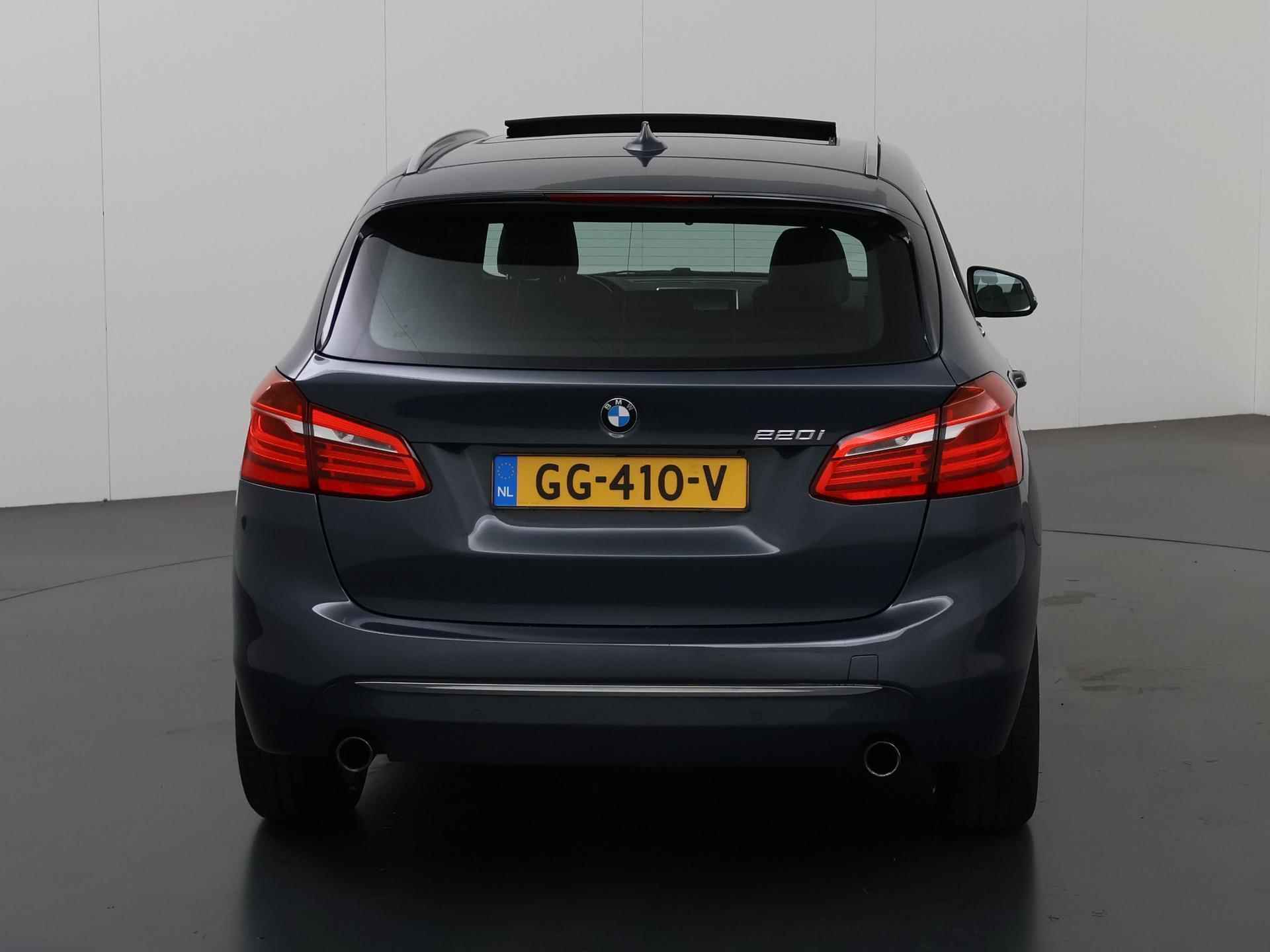 BMW 2-serie Active Tourer 220i Luxury | Lederen interieur | HUD | Sportstoelen | Panoramadak | Navigatie | Stoelen + geheugen | Stoelverwarming | Parkeersensoren | - 5/39